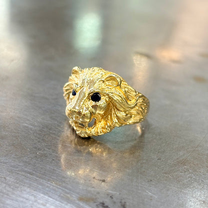 Bague Chevalière Lion - Or Jaune 750 & Saphirs