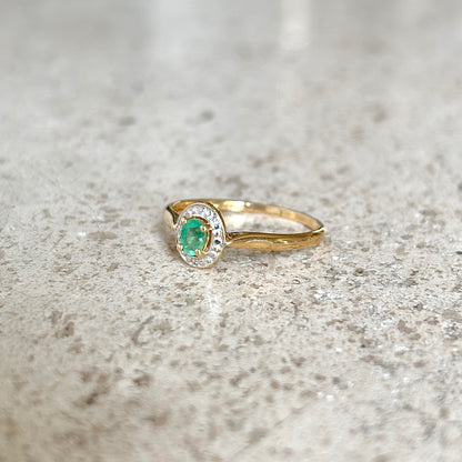 Solitaire Ring - 750 Yellow Gold &amp; Emerald