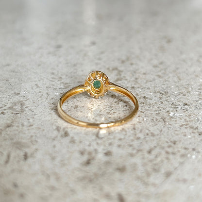 Solitaire Ring - 750 Yellow Gold &amp; Emerald