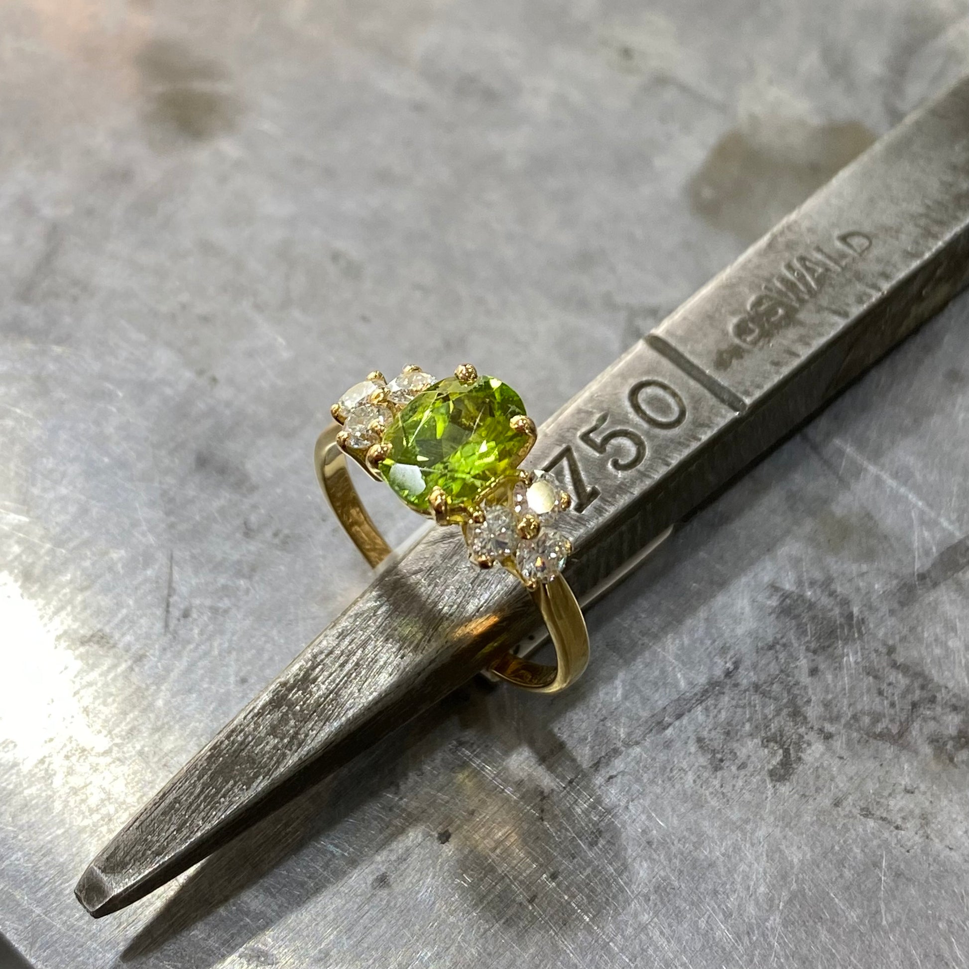 Bague Nausicaä - Or Jaune 750 Péridot & Diamants Création Fremont