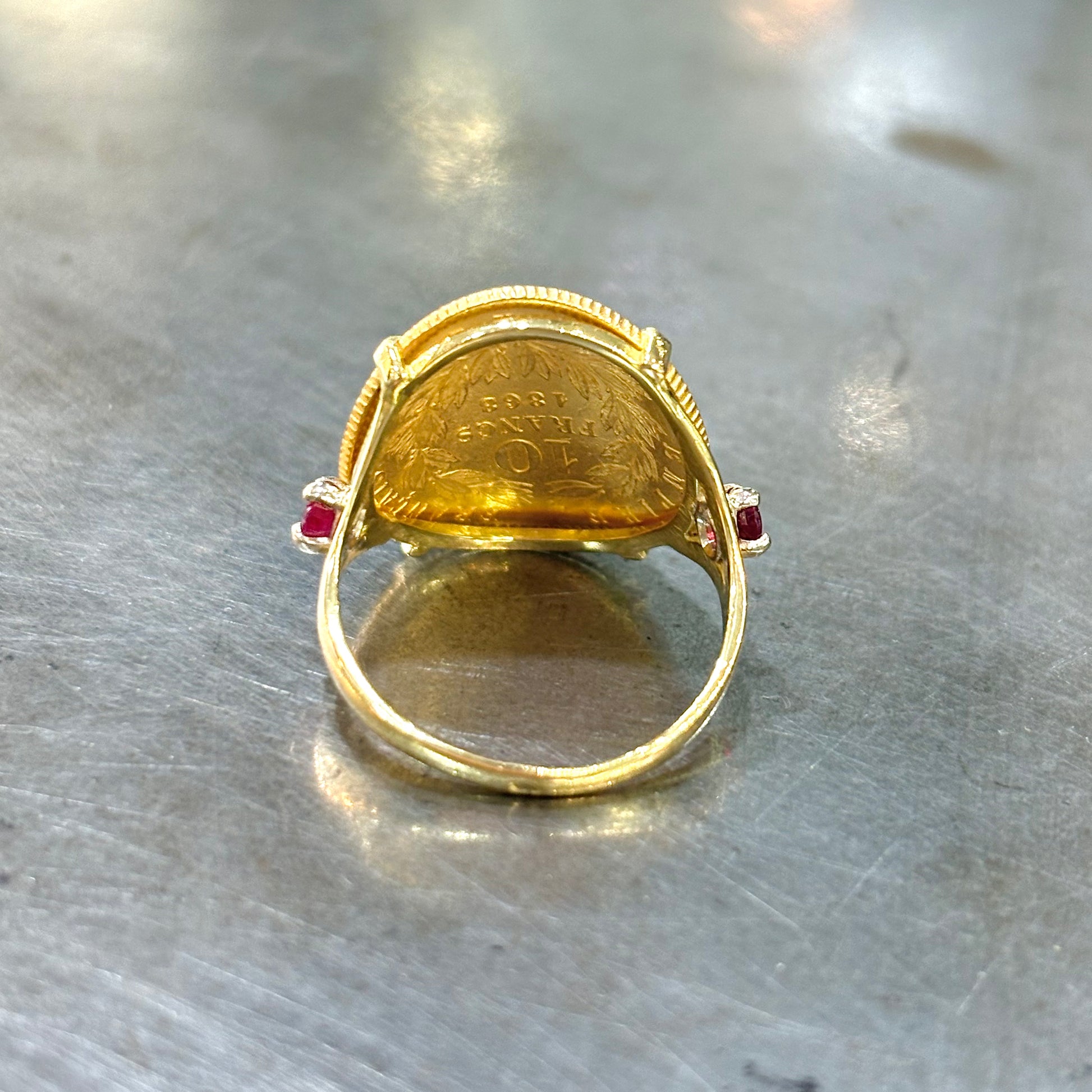 Bague Pièce - Or Jaune 750 & Pièce 10 Francs Napoléon & Rubis