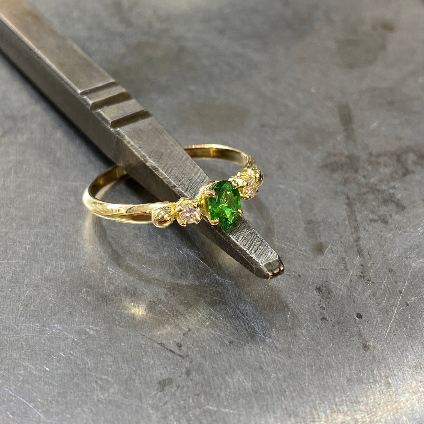 Bague Ponyo - Or Jaune 750 Tsavorite & Diamants Création Fremont