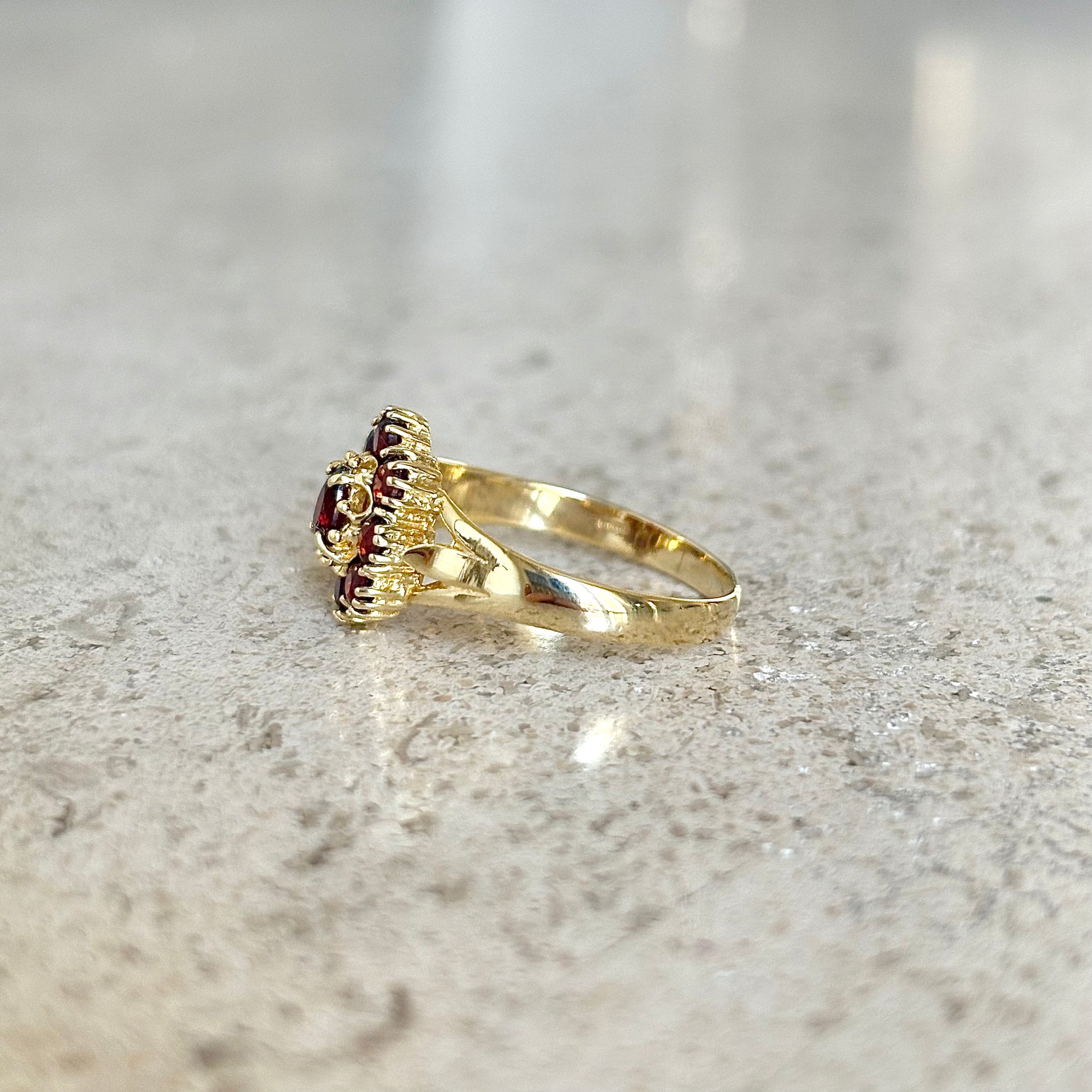 Bague Marguerite - Or Jaune 750 & Grenats