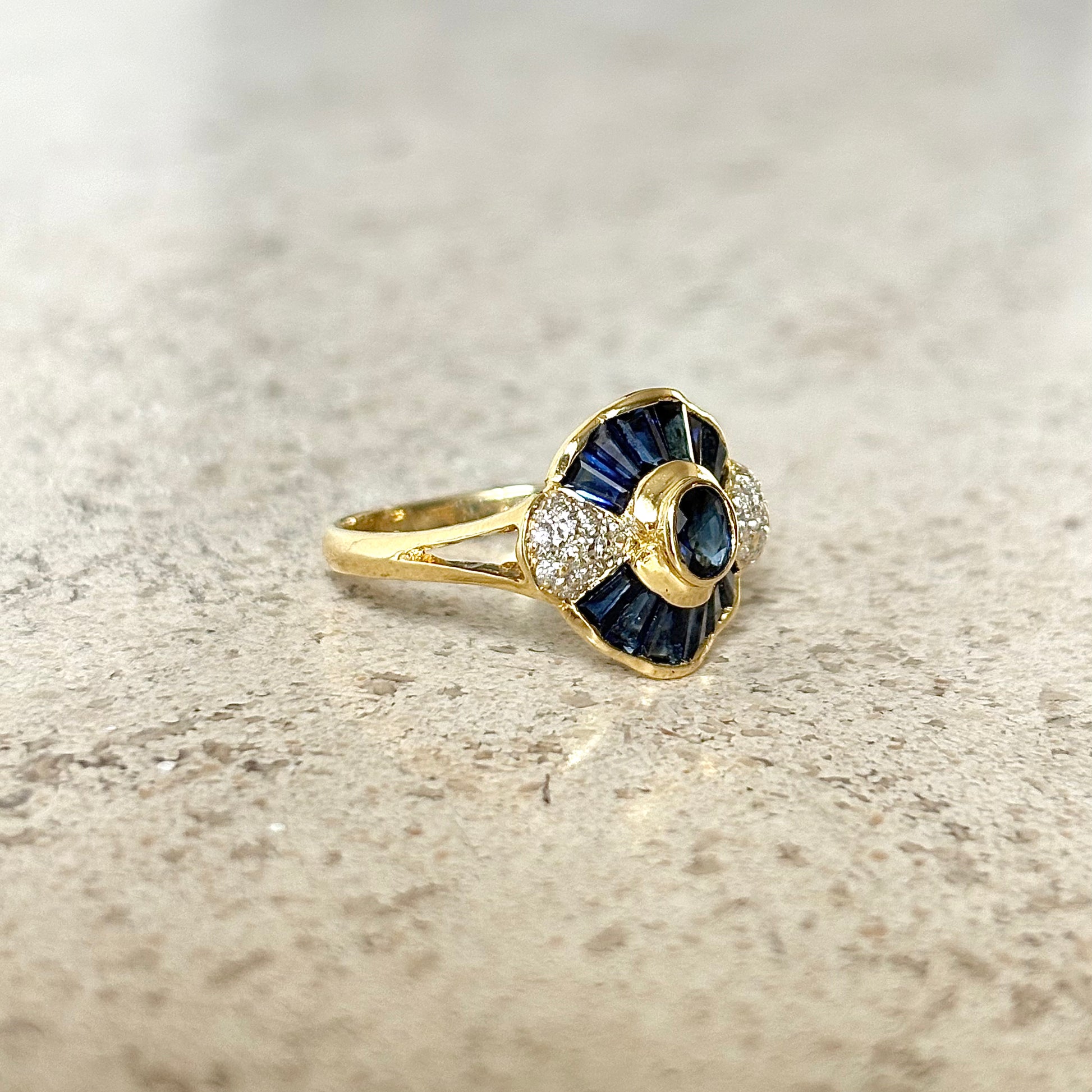 Bague Dôme Art Déco - Or Jaune 750 Saphir & Diamants