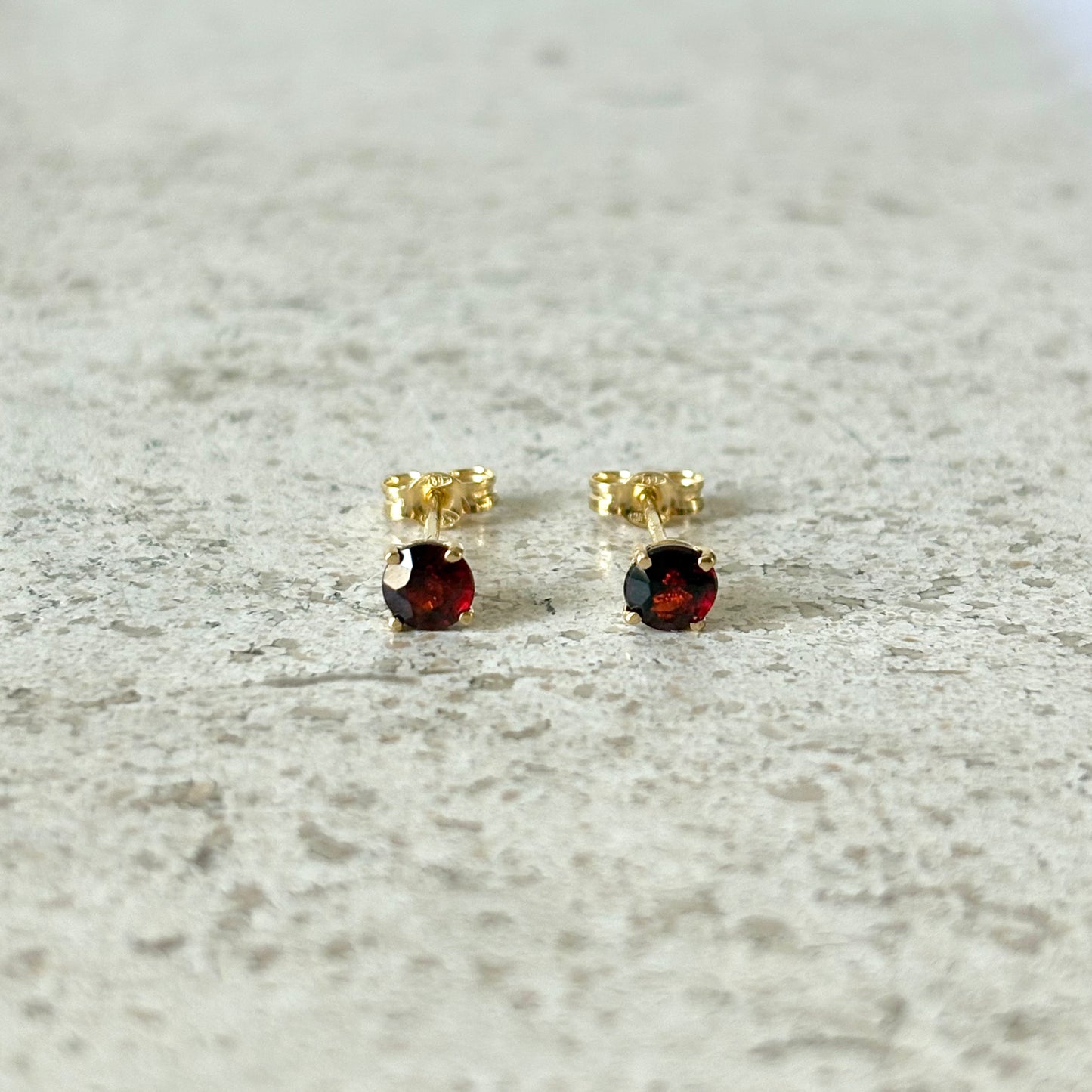 Boucles D'oreilles Puces - Or Jaune 750 & Grenats