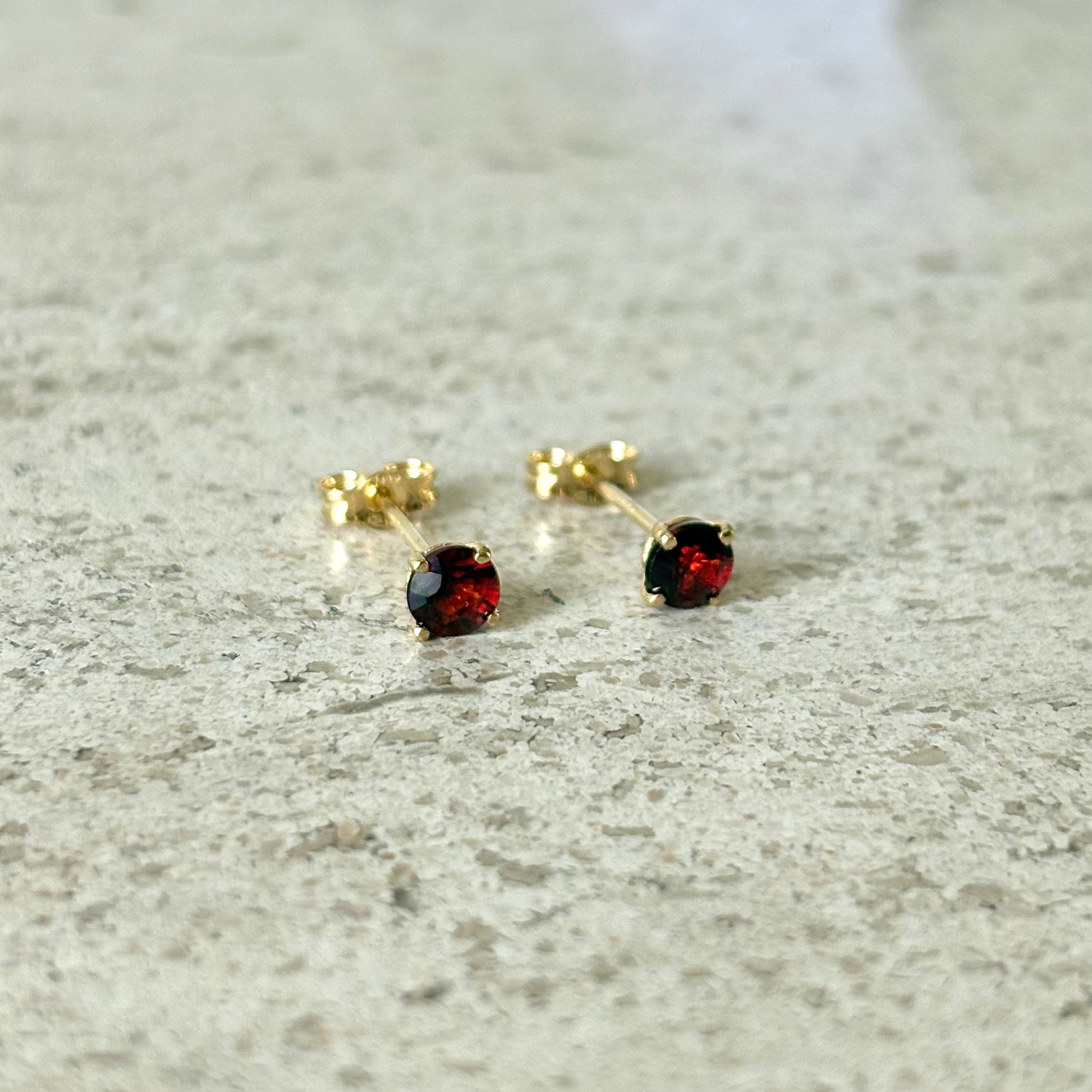 Boucles D'oreilles Puces - Or Jaune 750 & Grenats