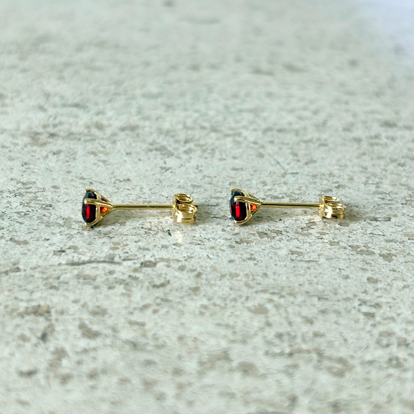 Boucles D'oreilles Puces - Or Jaune 750 & Grenats