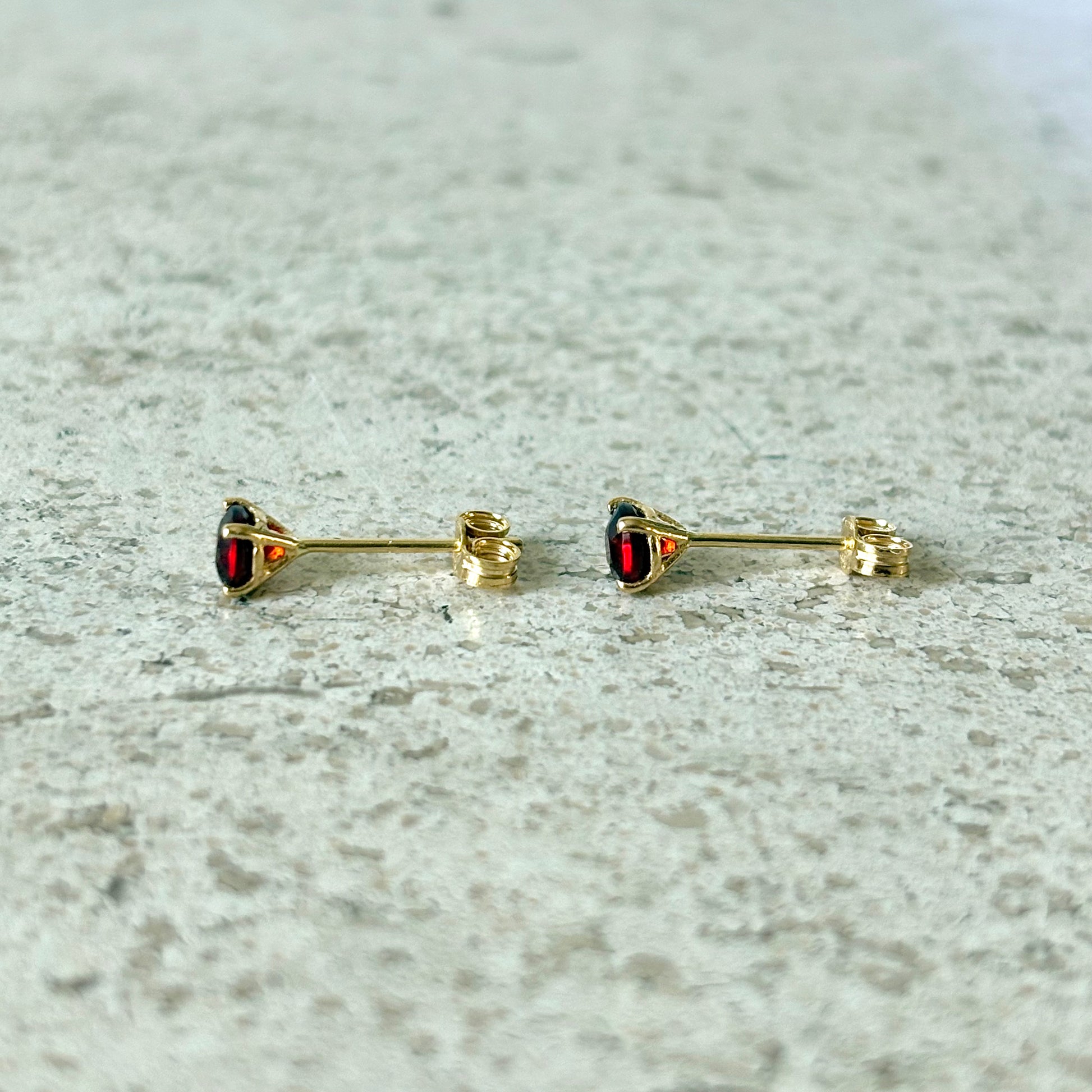 Boucles D'oreilles Puces - Or Jaune 750 & Grenats