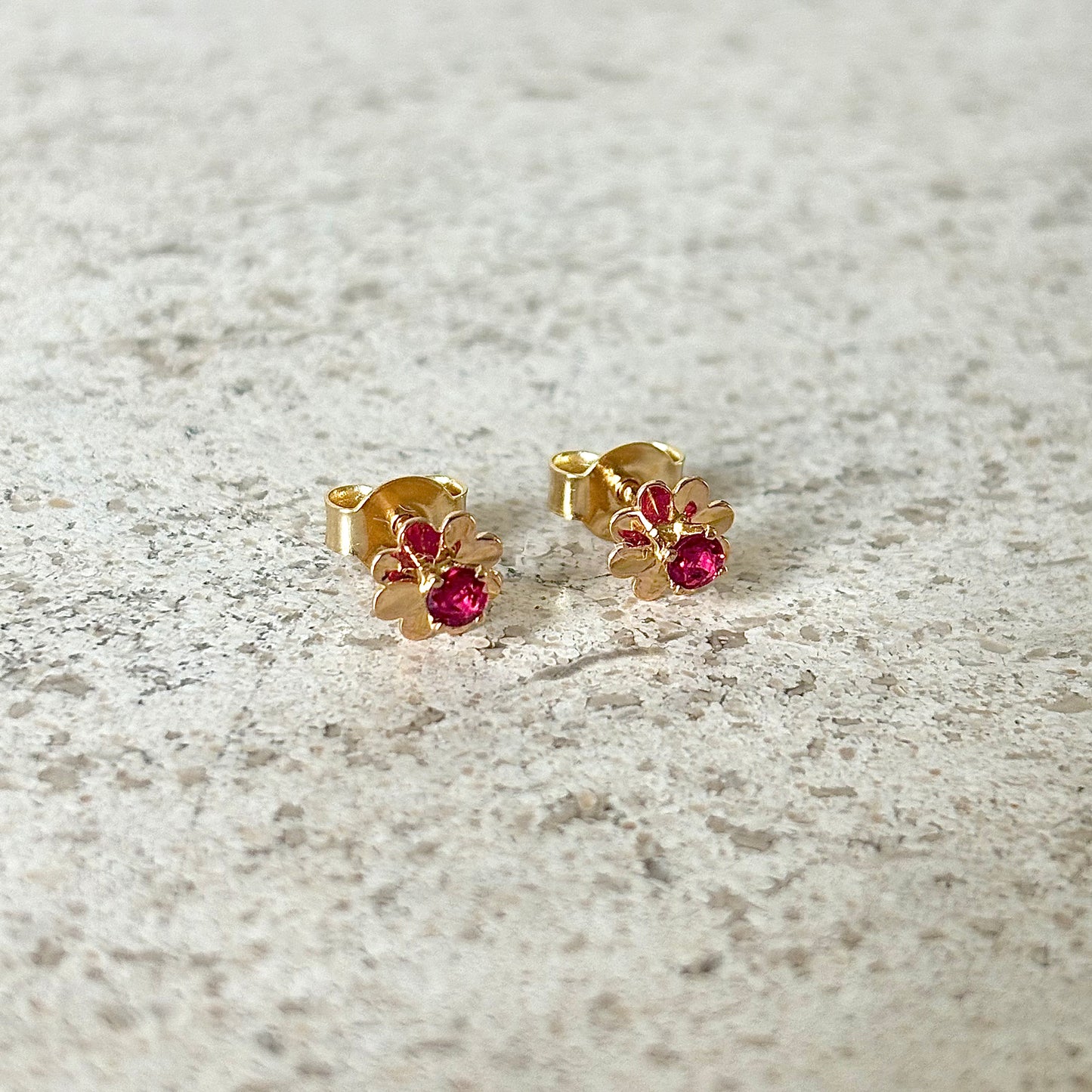 Boucles D'oreilles Puces Florale - Or Jaune 750 & Rubis