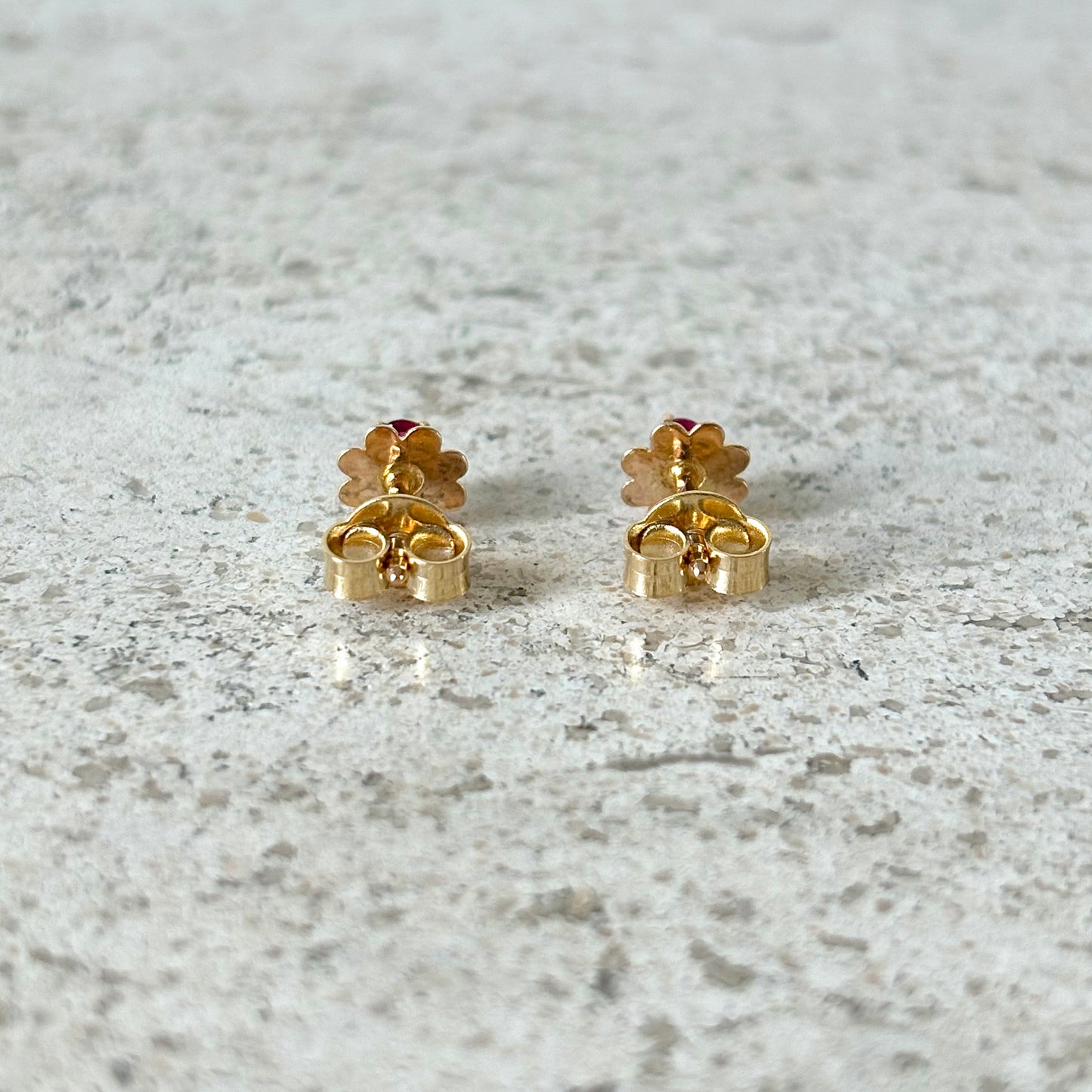 Boucles D'oreilles Puces Florale - Or Jaune 750 & Rubis