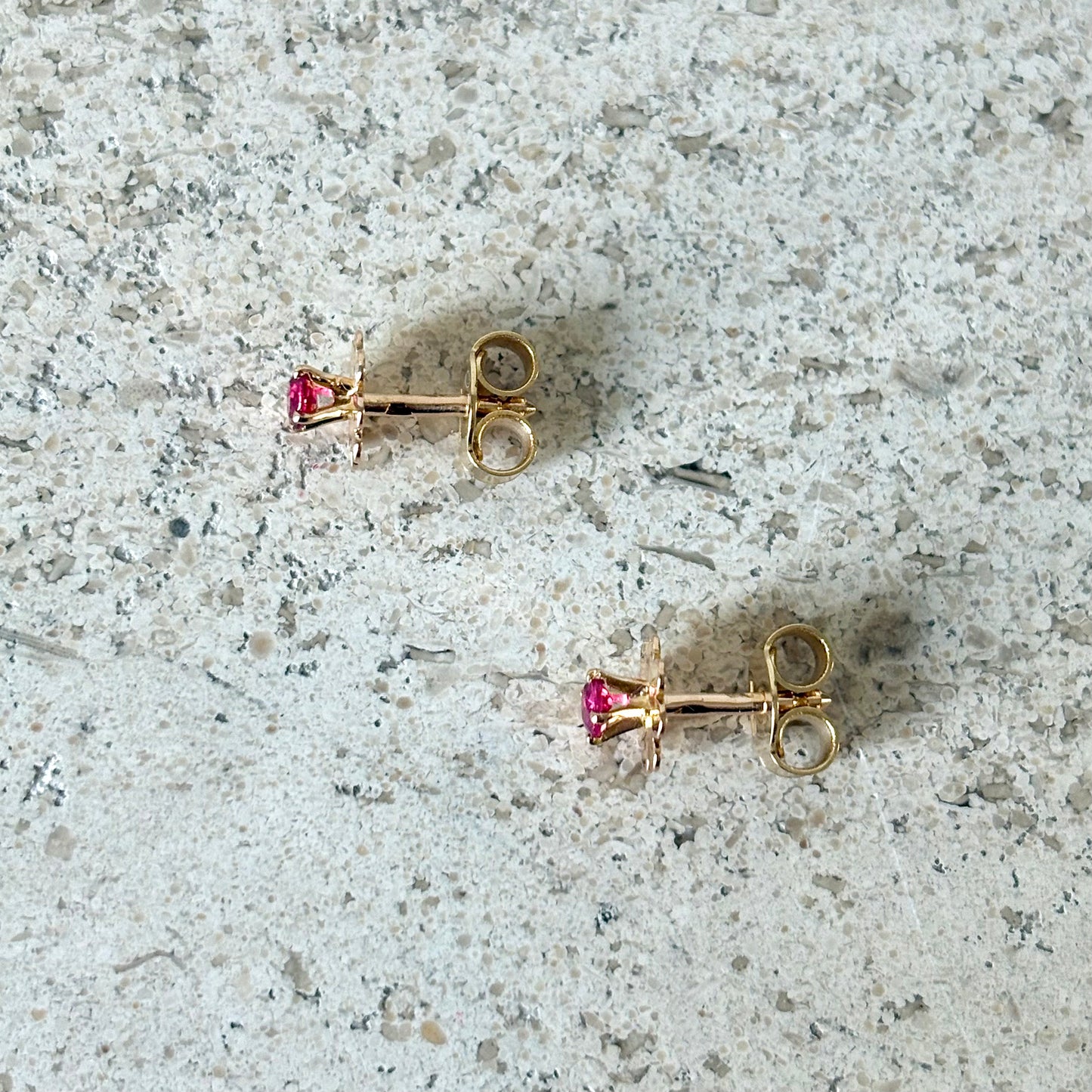 Boucles D'oreilles Puces Florale - Or Jaune 750 & Rubis
