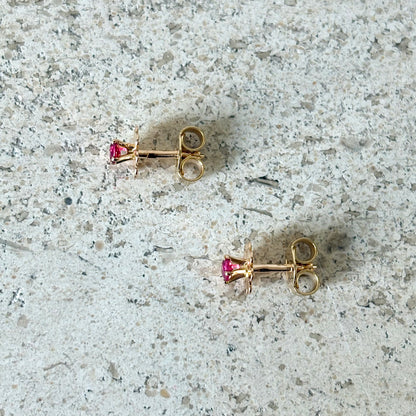 Boucles D'oreilles Puces Florale - Or Jaune 750 & Rubis