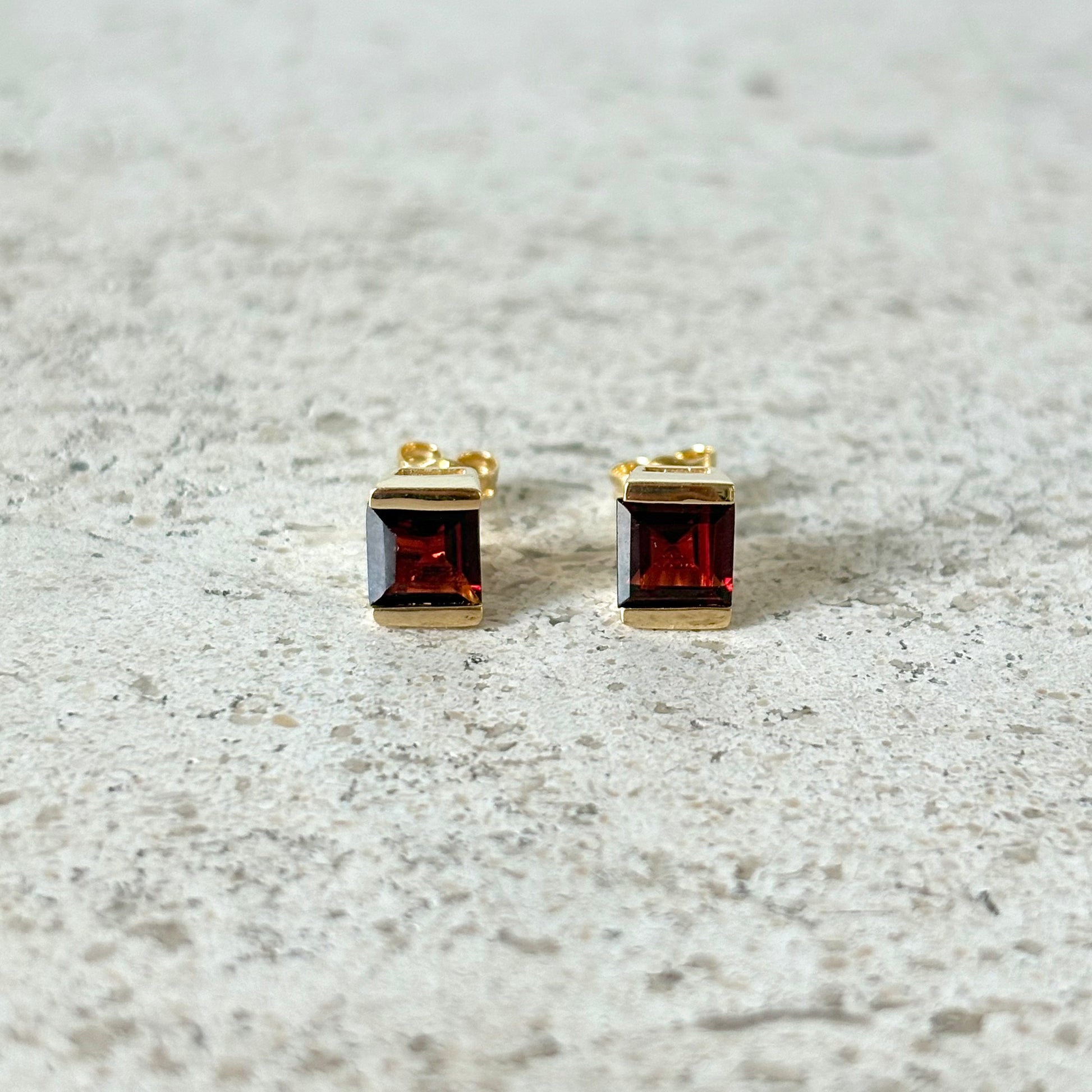 Boucles D'oreilles Puces - Or Jaune 750 & Grenats