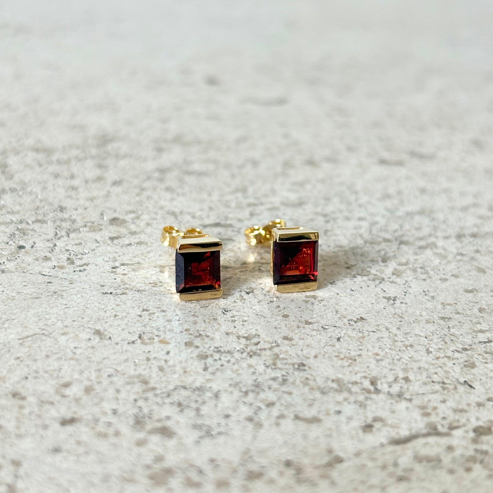 Boucles D'oreilles Puces - Or Jaune 750 & Grenats