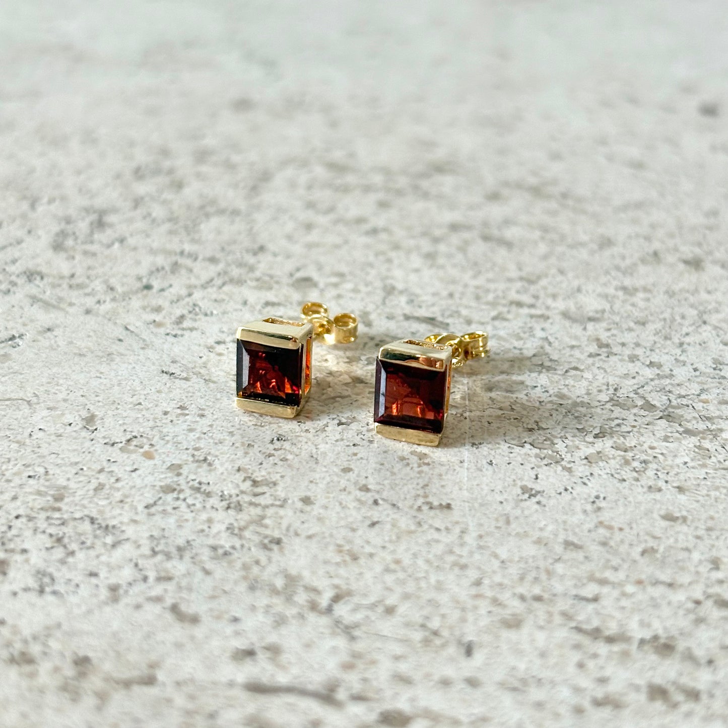 Boucles D'oreilles Puces - Or Jaune 750 & Grenats
