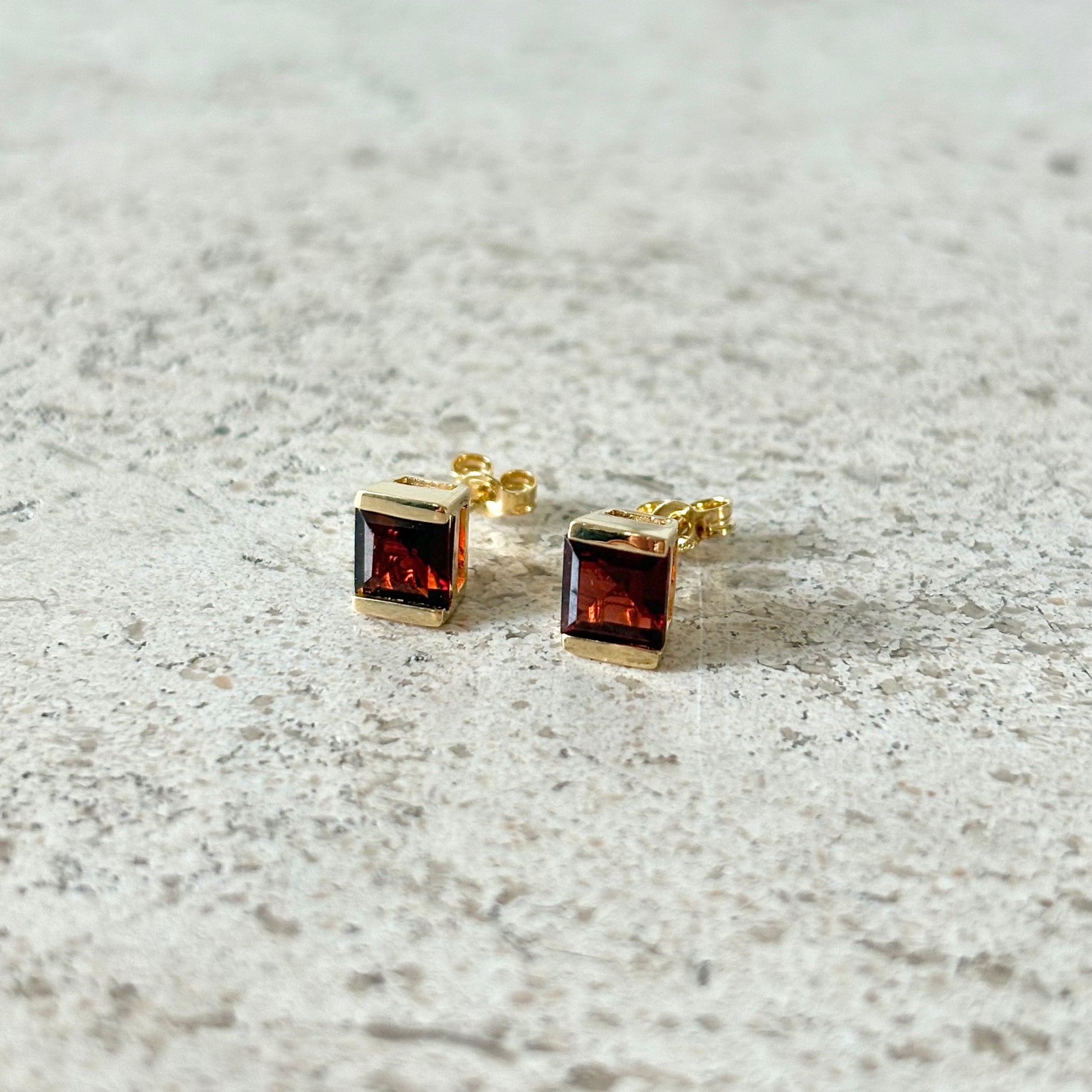 Boucles D'oreilles Puces - Or Jaune 750 & Grenats