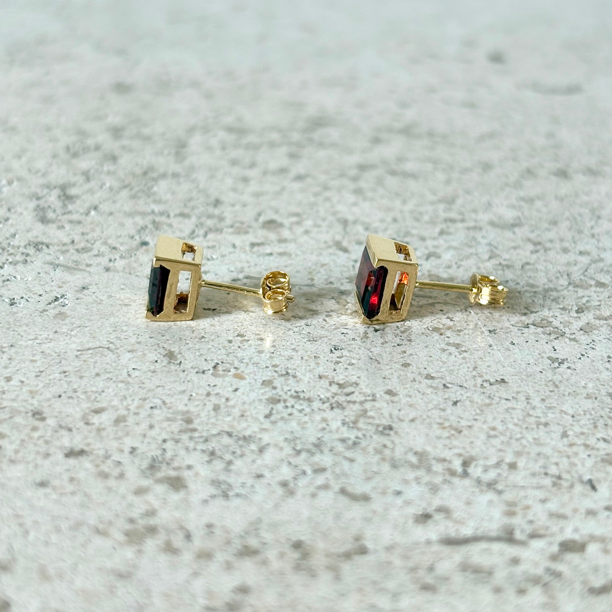 Boucles D'oreilles Puces - Or Jaune 750 & Grenats