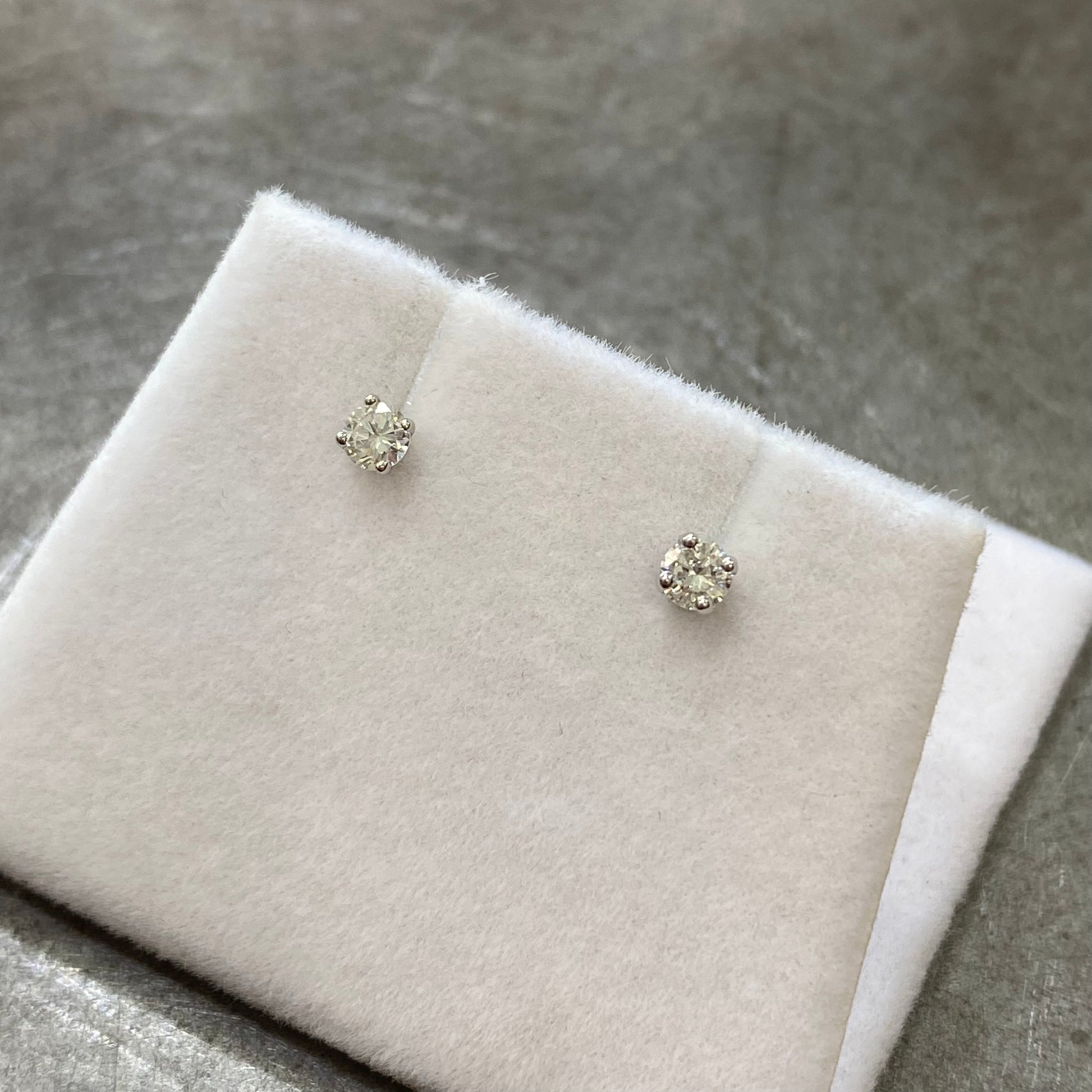 Boucles D'oreilles Puces Solitaire - Or Blanc 750 & Diamants Création Fremont