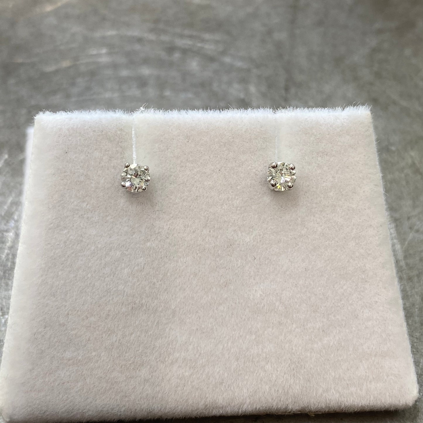 Boucles D'oreilles Puces Solitaire - Or Blanc 750 & Diamants Création Fremont