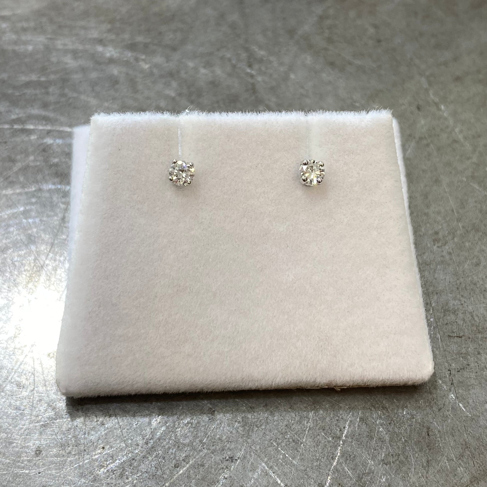 Boucles D'oreilles Puces Solitaire - Or Blanc 750 & Diamants Création Fremont