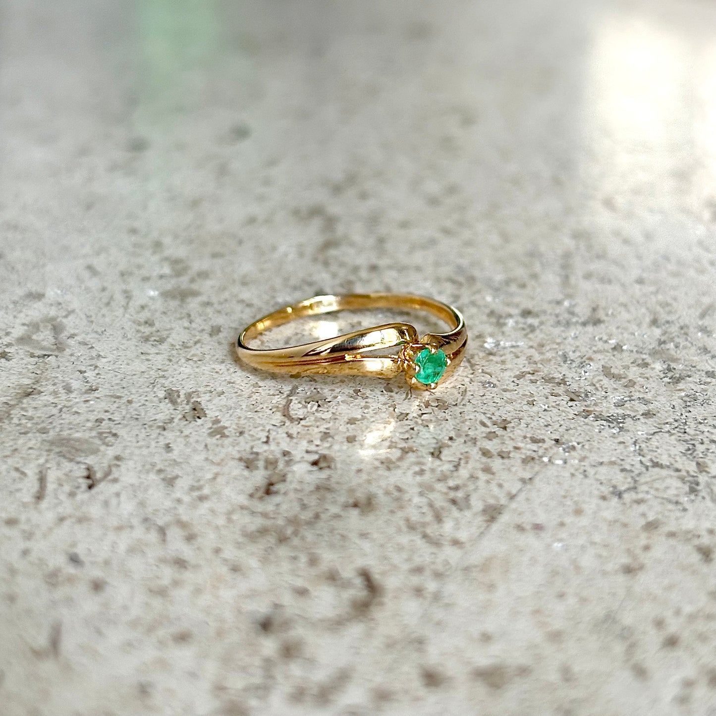 Bague Solitaire - Or Jaune 750 & Émeraude