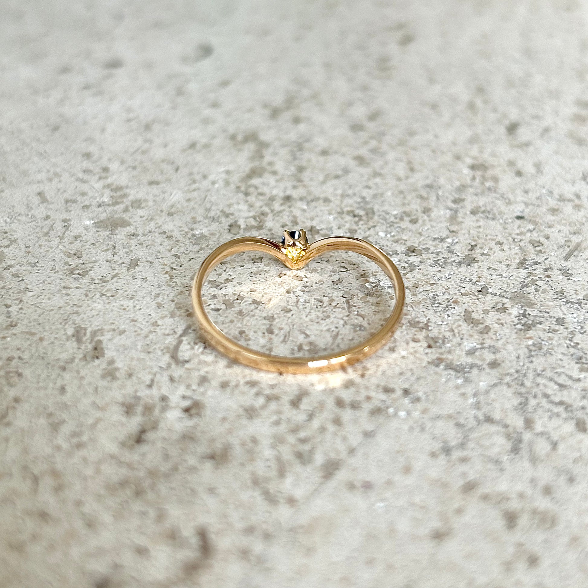 Bague V - Or Jaune 750 & Saphir