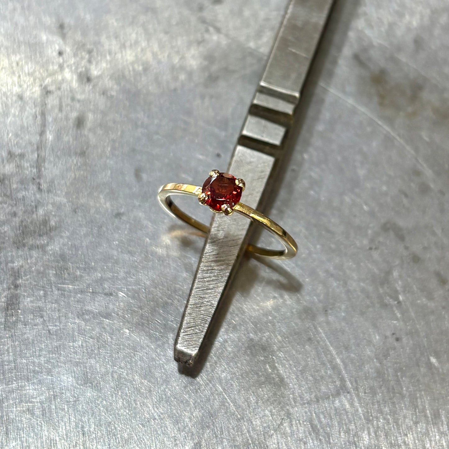 Bague Lapuna - Or Jaune 750 & Grenat