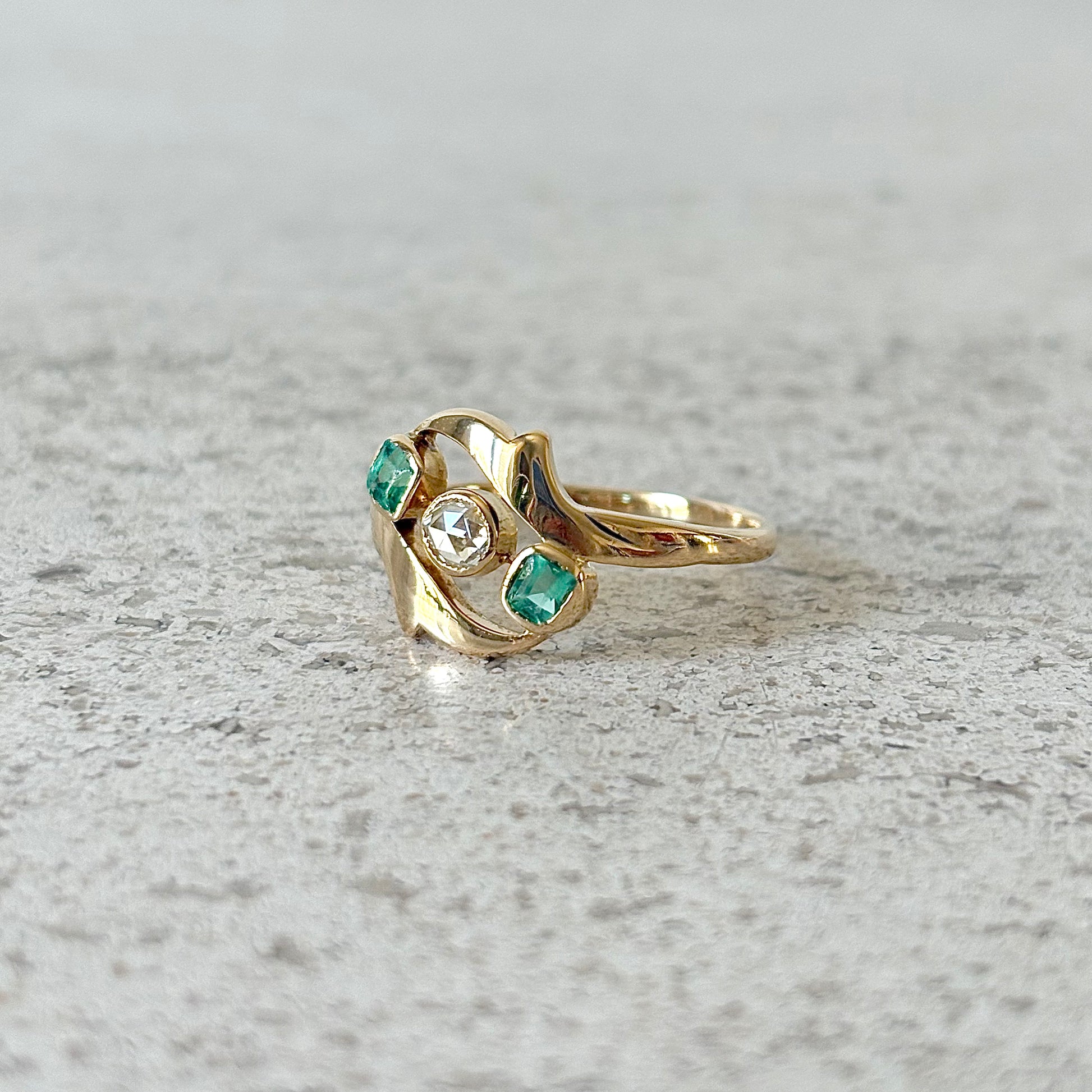 Bague Vintage - Or Jaune 750 Émeraudes & Diamant