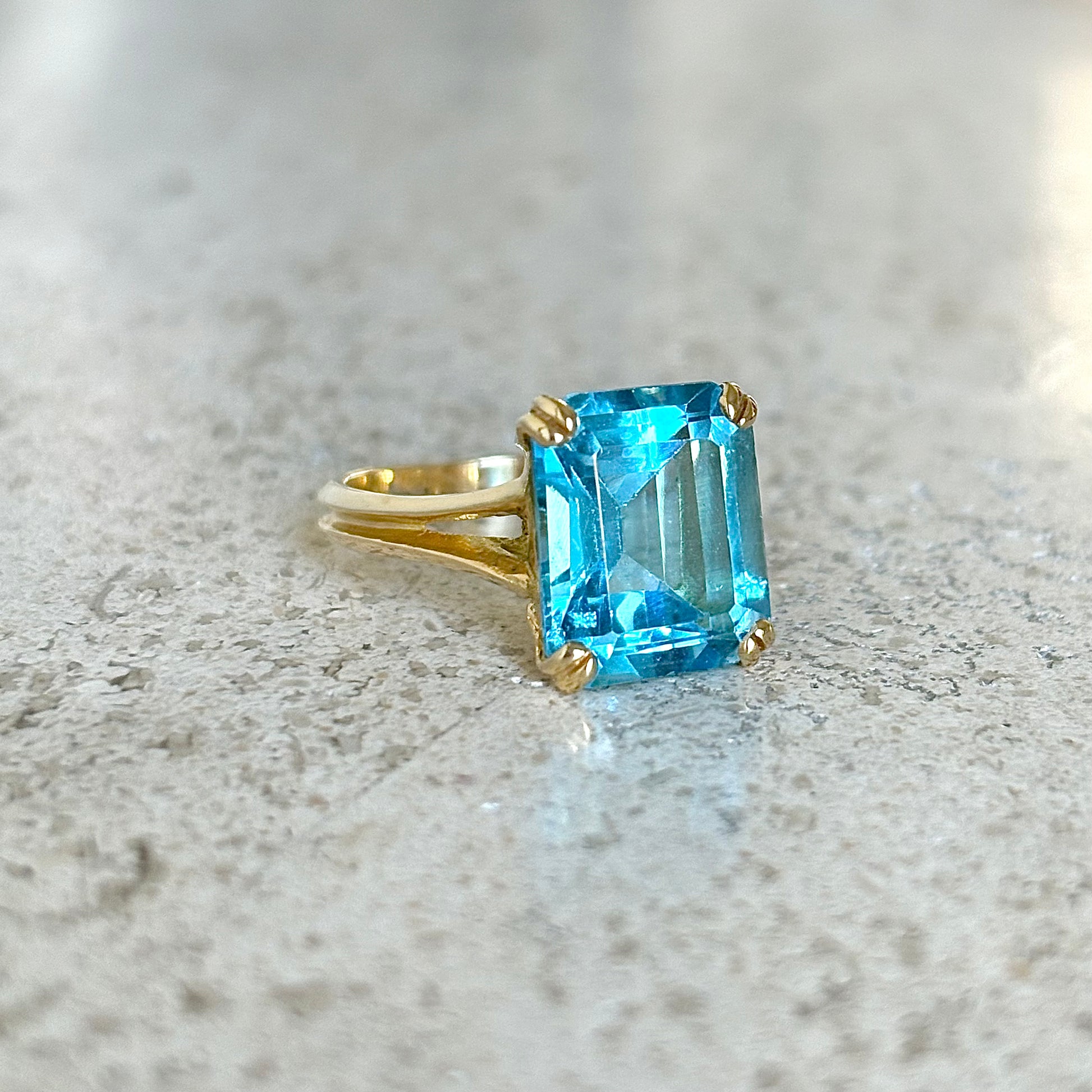 Bague Cocktail - Or Jaune 750 & Topaze