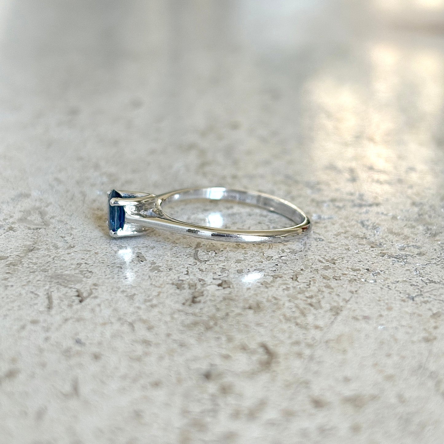 Bague Lapuna - Or Blanc 750 & Saphir