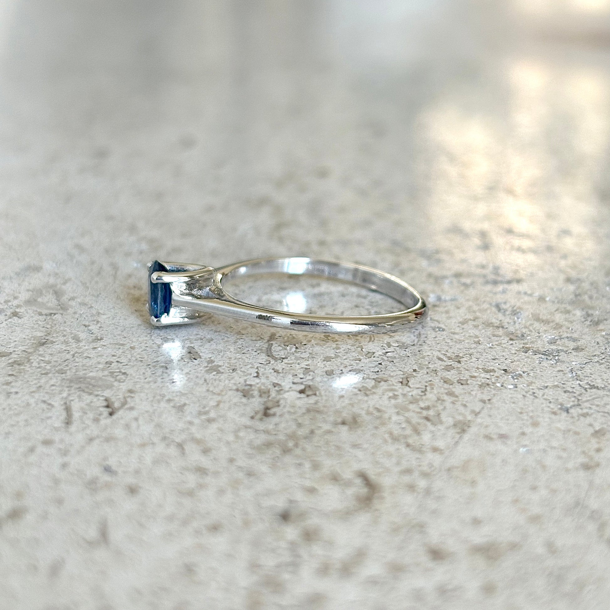 Bague Lapuna - Or Blanc 750 & Saphir