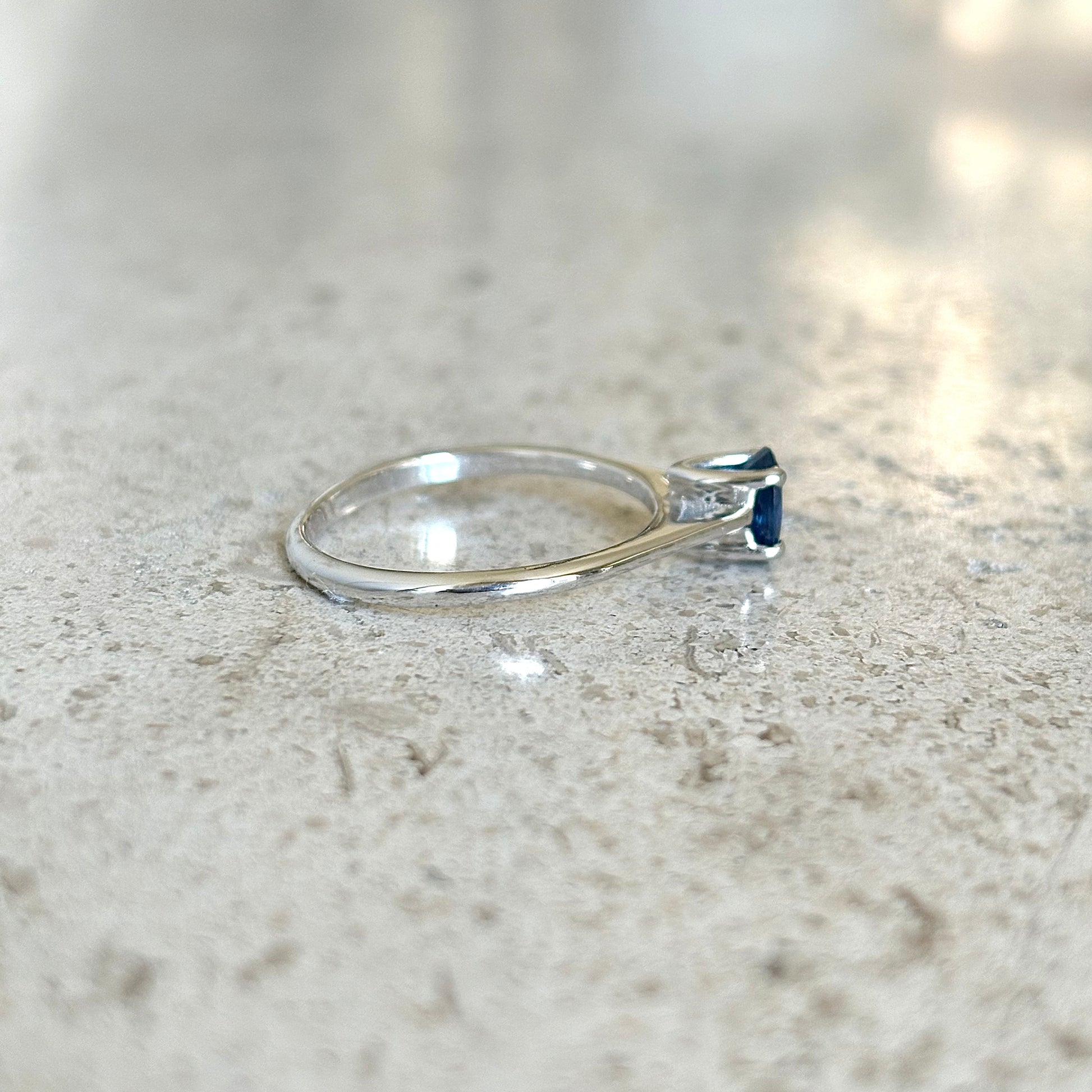 Bague Lapuna - Or Blanc 750 & Saphir