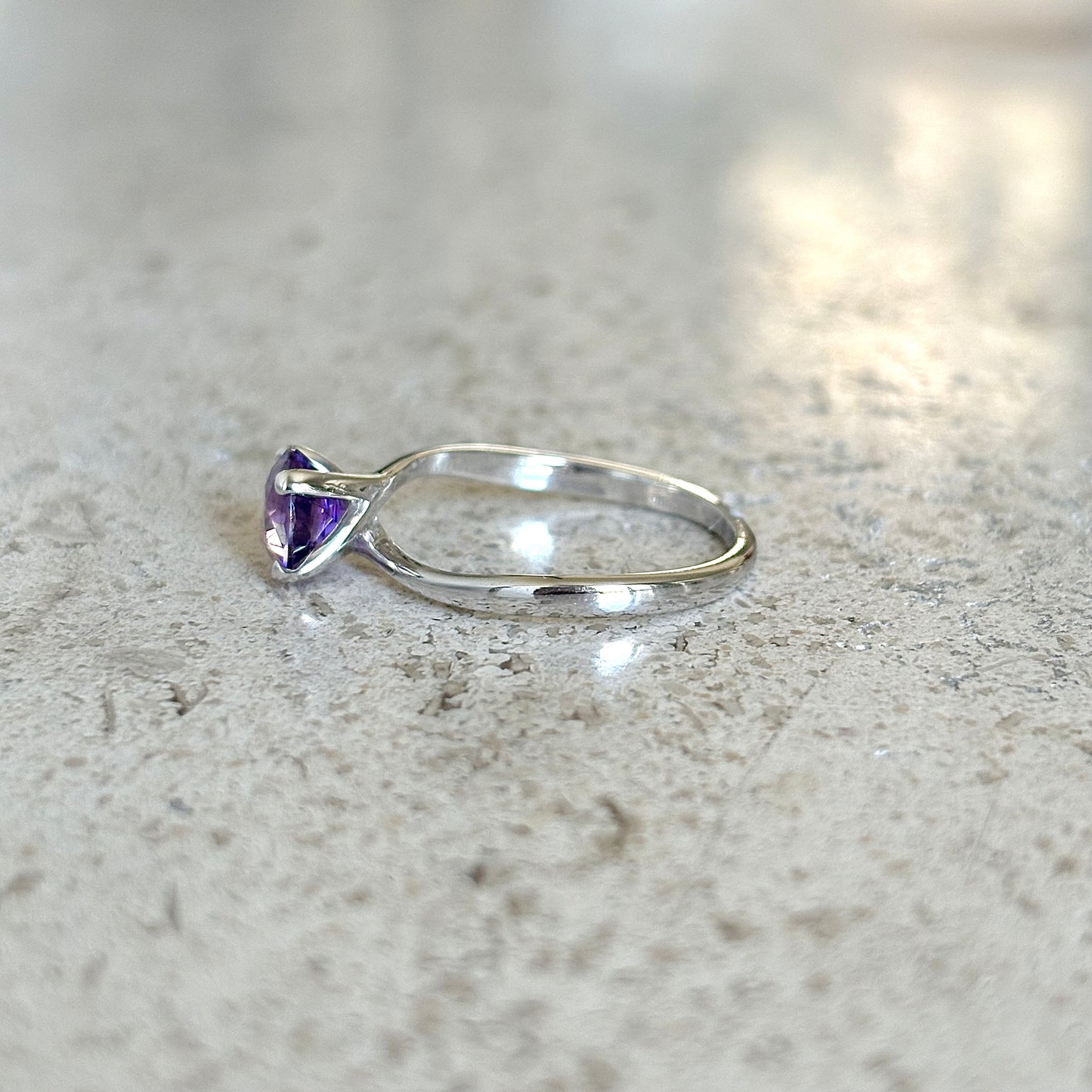 Bague Solitaire - Or Blanc 750 & Améthyste