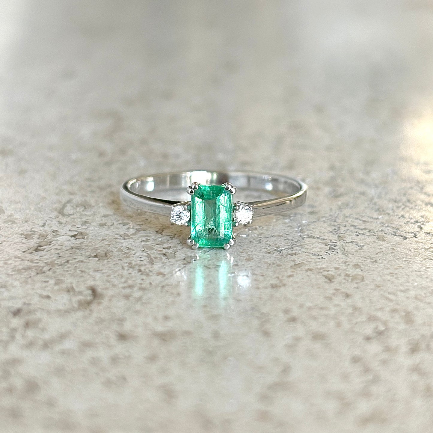 Bague Trilogie - Or Blanc 750 Émeraude & Diamants