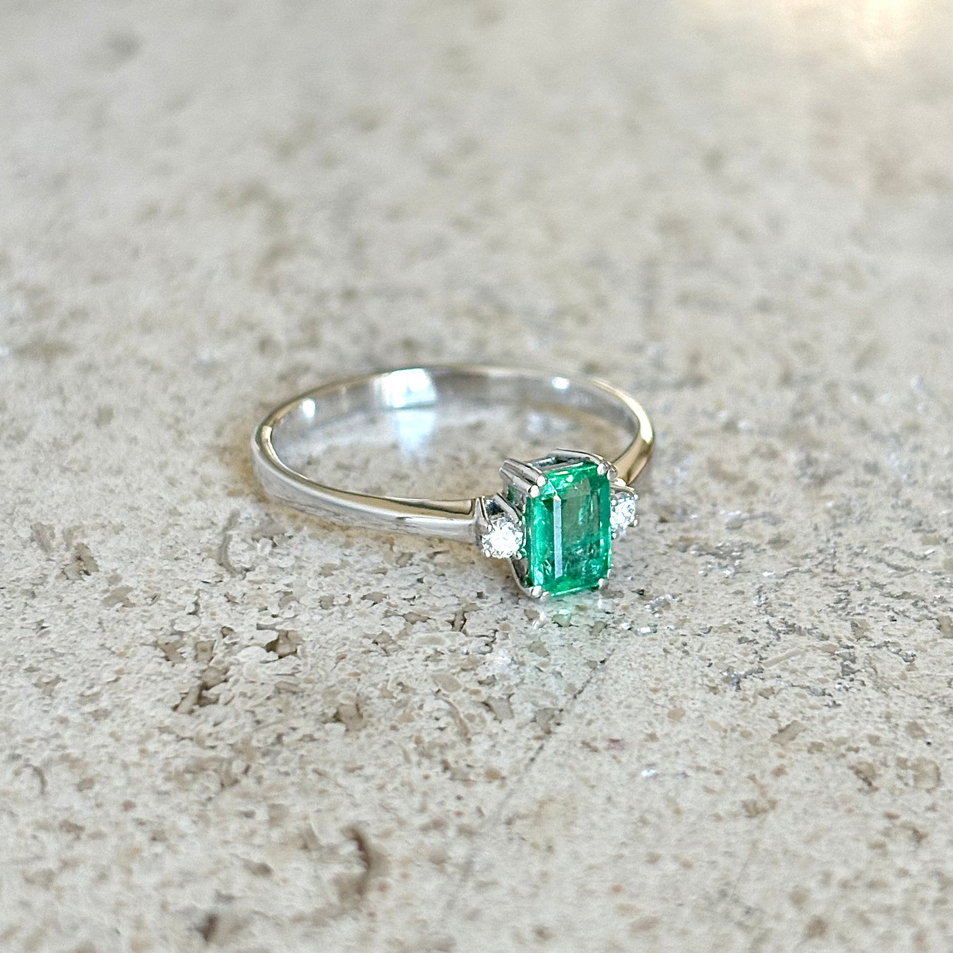 Bague Trilogie - Or Blanc 750 Émeraude & Diamants