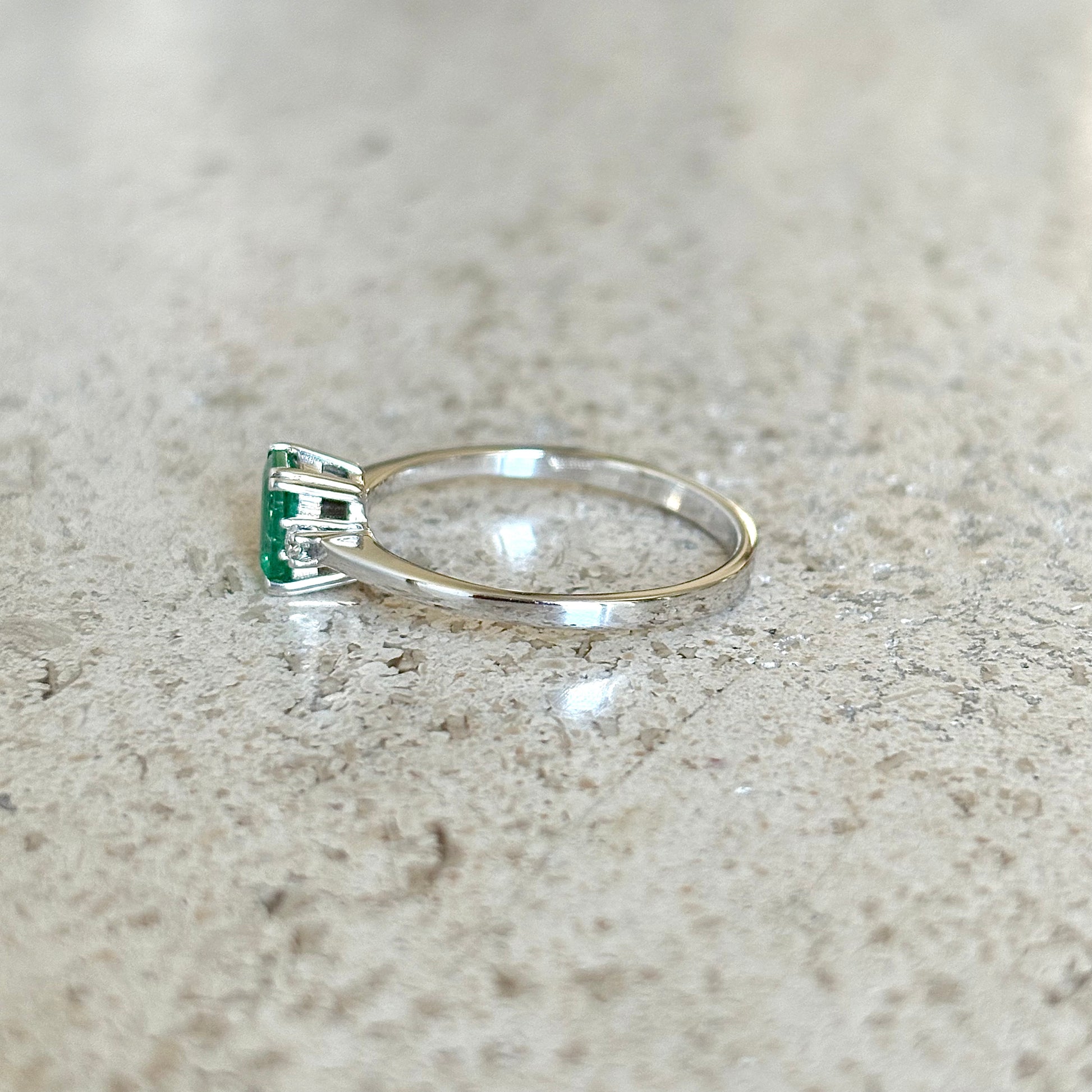 Bague Trilogie - Or Blanc 750 Émeraude & Diamants