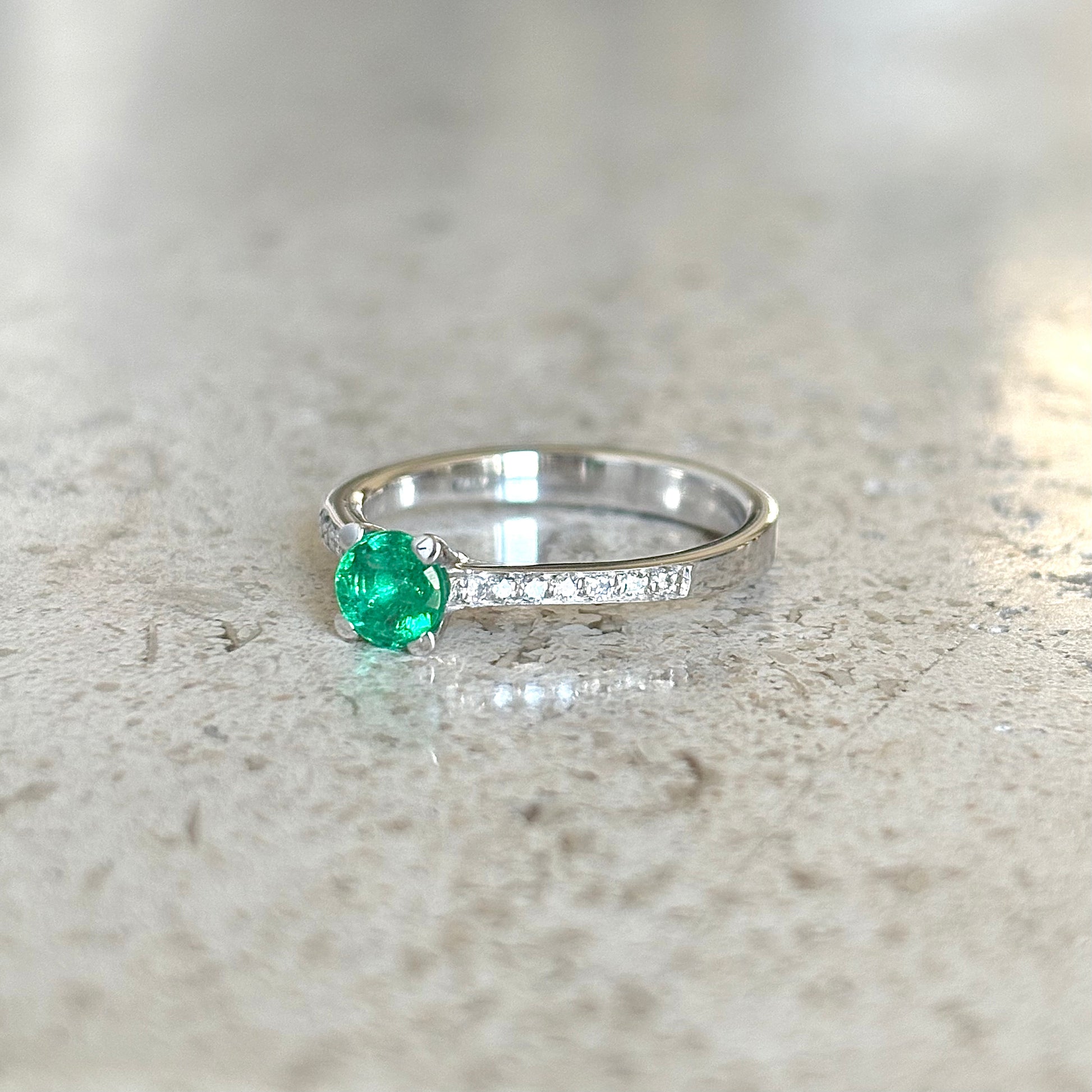 Bague Solitaire - Or Blanc 750 Émeraude & Diamants