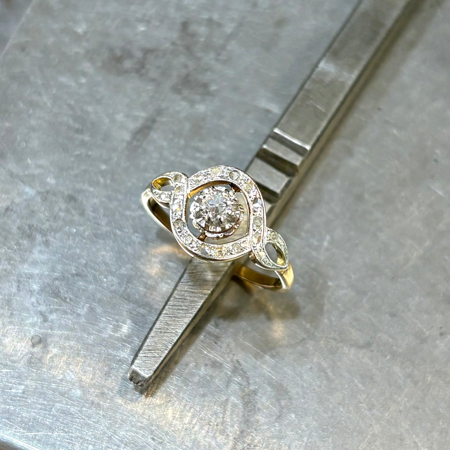 Bague Art Nouveau - Or Jaune 750 & Diamants