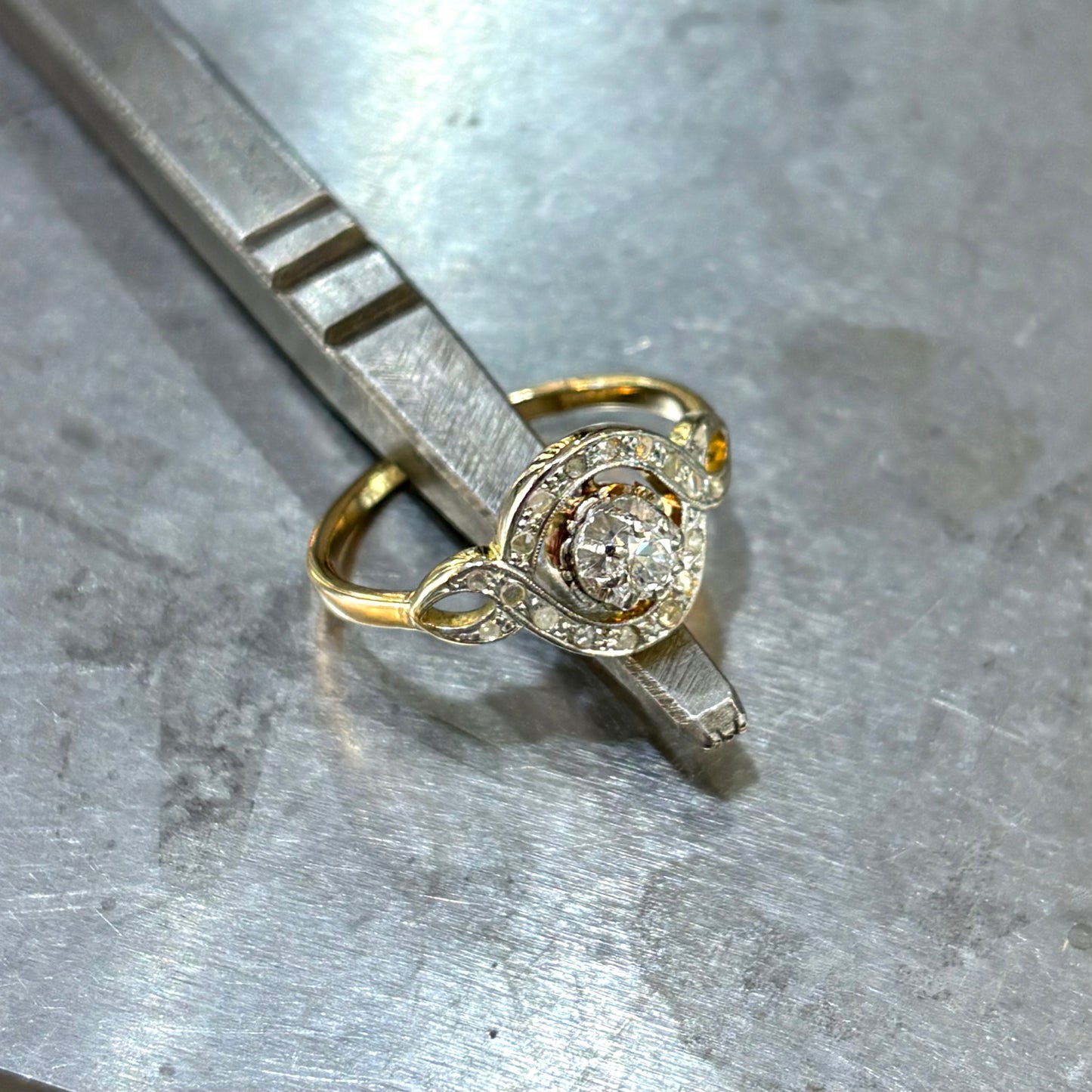 Bague Art Nouveau - Or Jaune 750 & Diamants