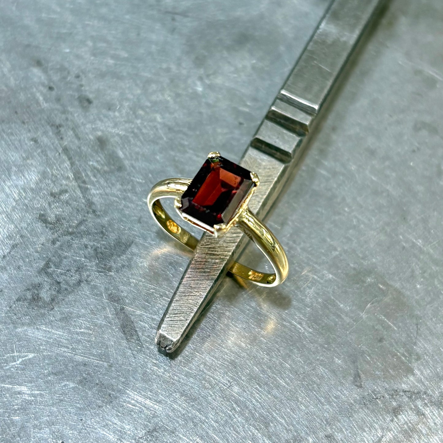 Bague Grenat - Or Jaune 750 & Grenat