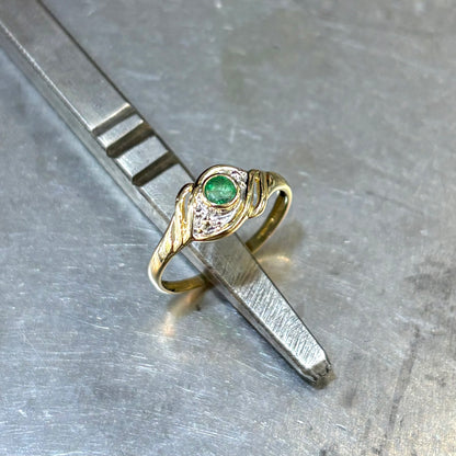 Bague Entrelacs - Or Jaune 750 & Émeraude