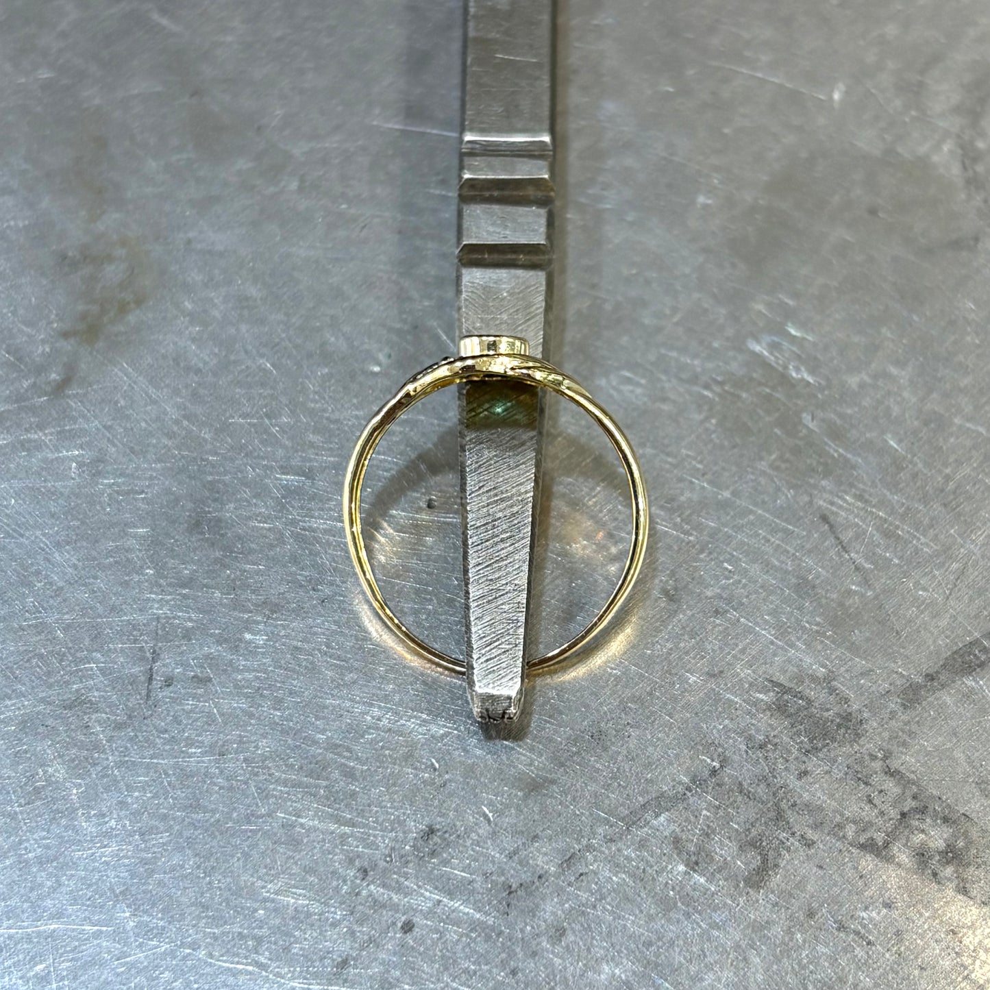 Bague Entrelacs - Or Jaune 750 & Émeraude