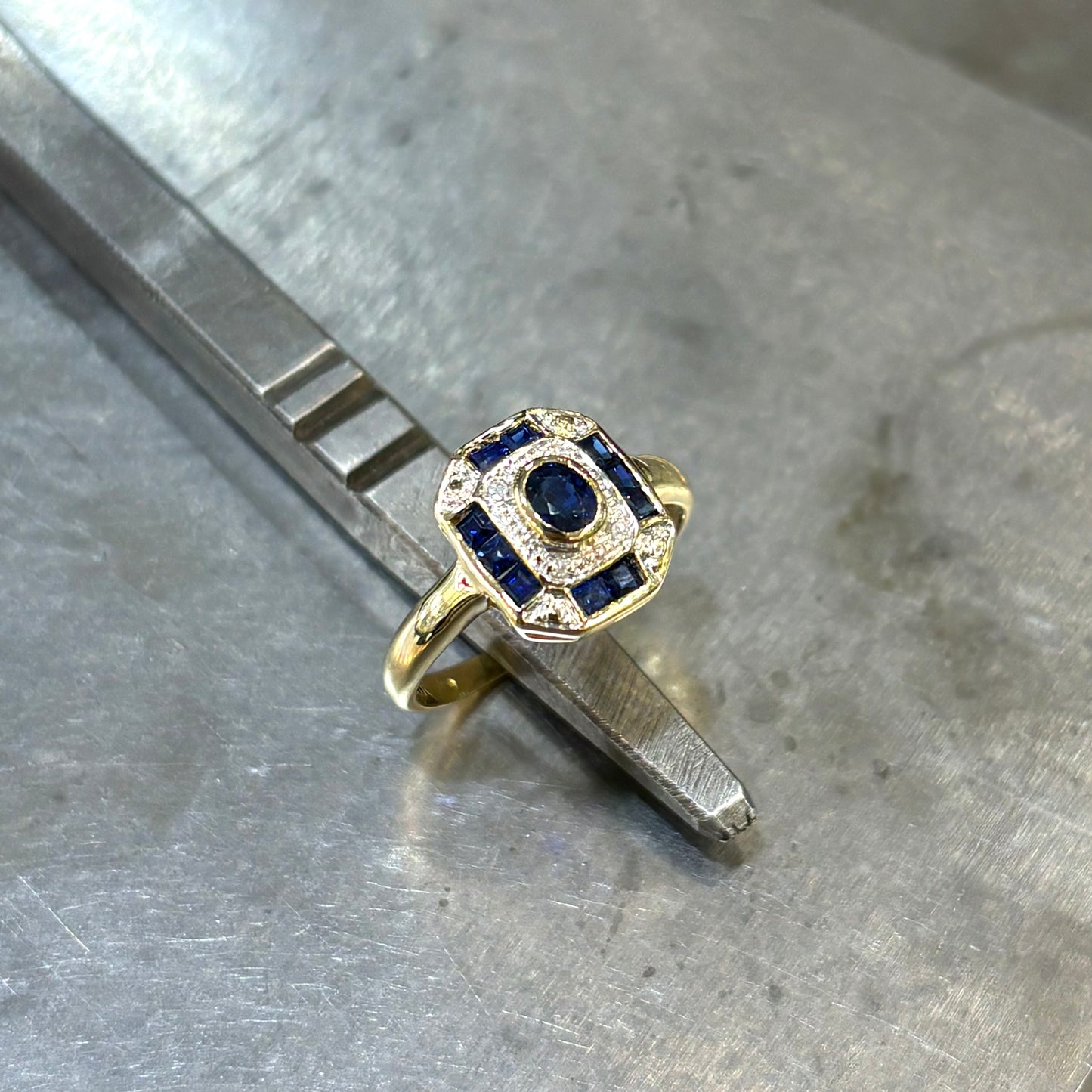 Bague Vintage Art Déco - Or Jaune 750 & Saphirs