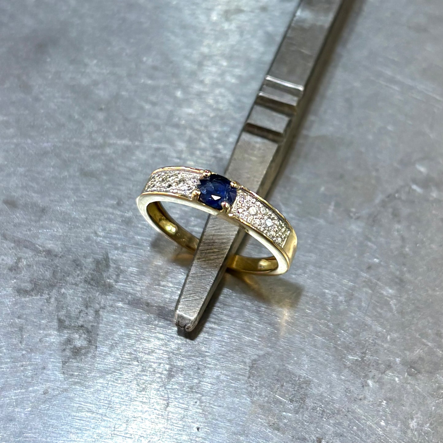 Bague Jonc - Or Jaune 750 & Saphir