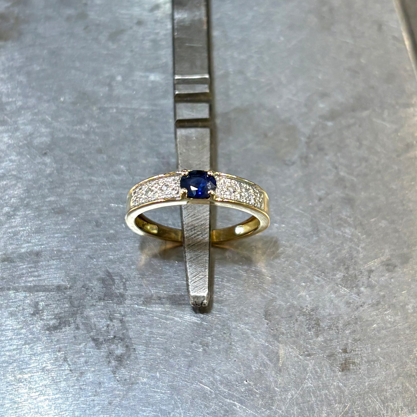 Bague Jonc - Or Jaune 750 & Saphir