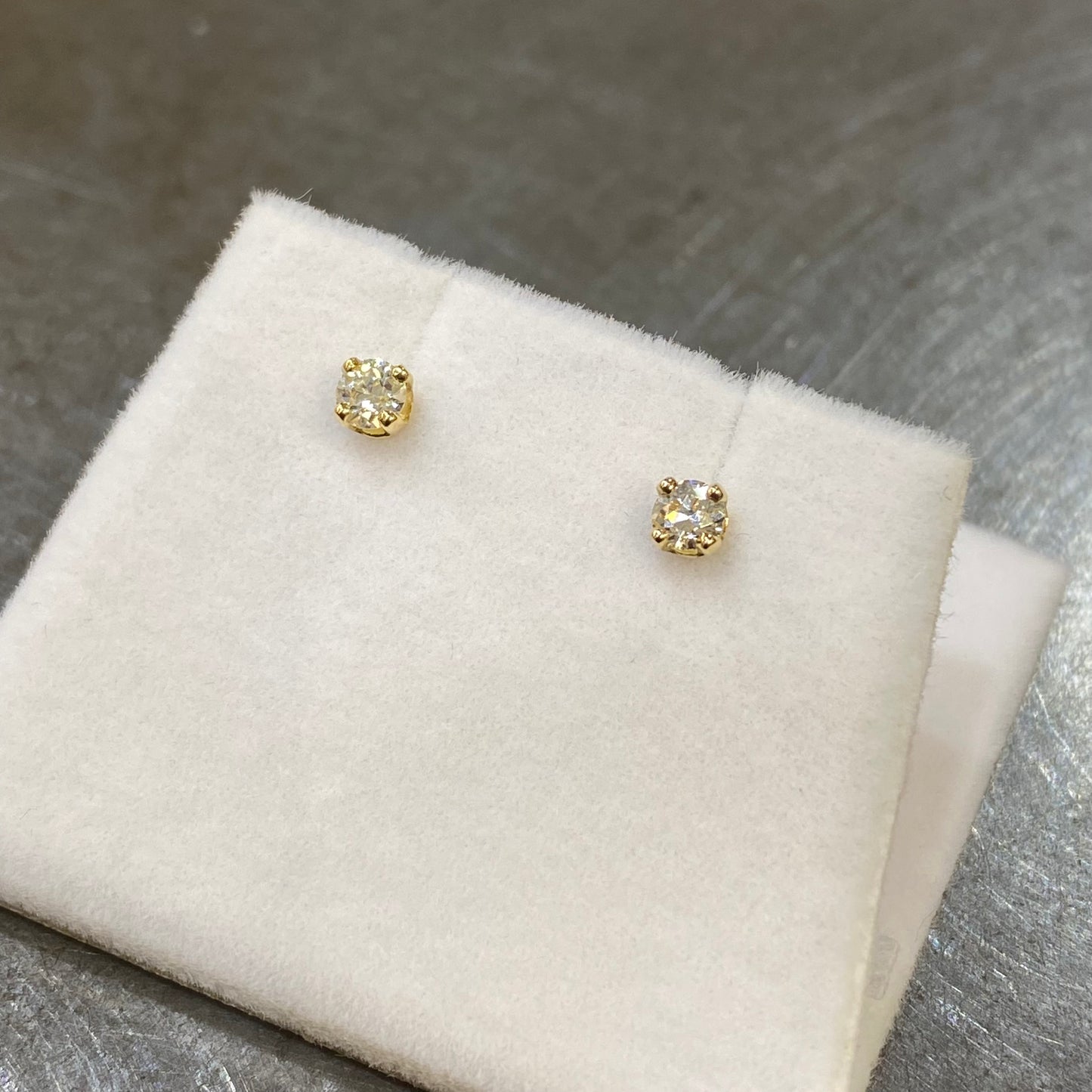 Boucles D'oreilles Puces Solitaire - Or Jaune 750 & Diamants