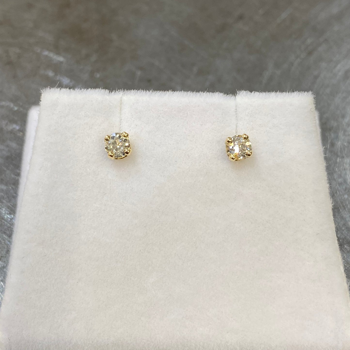 Boucles D'oreilles Puces Solitaire - Or Jaune 750 & Diamants