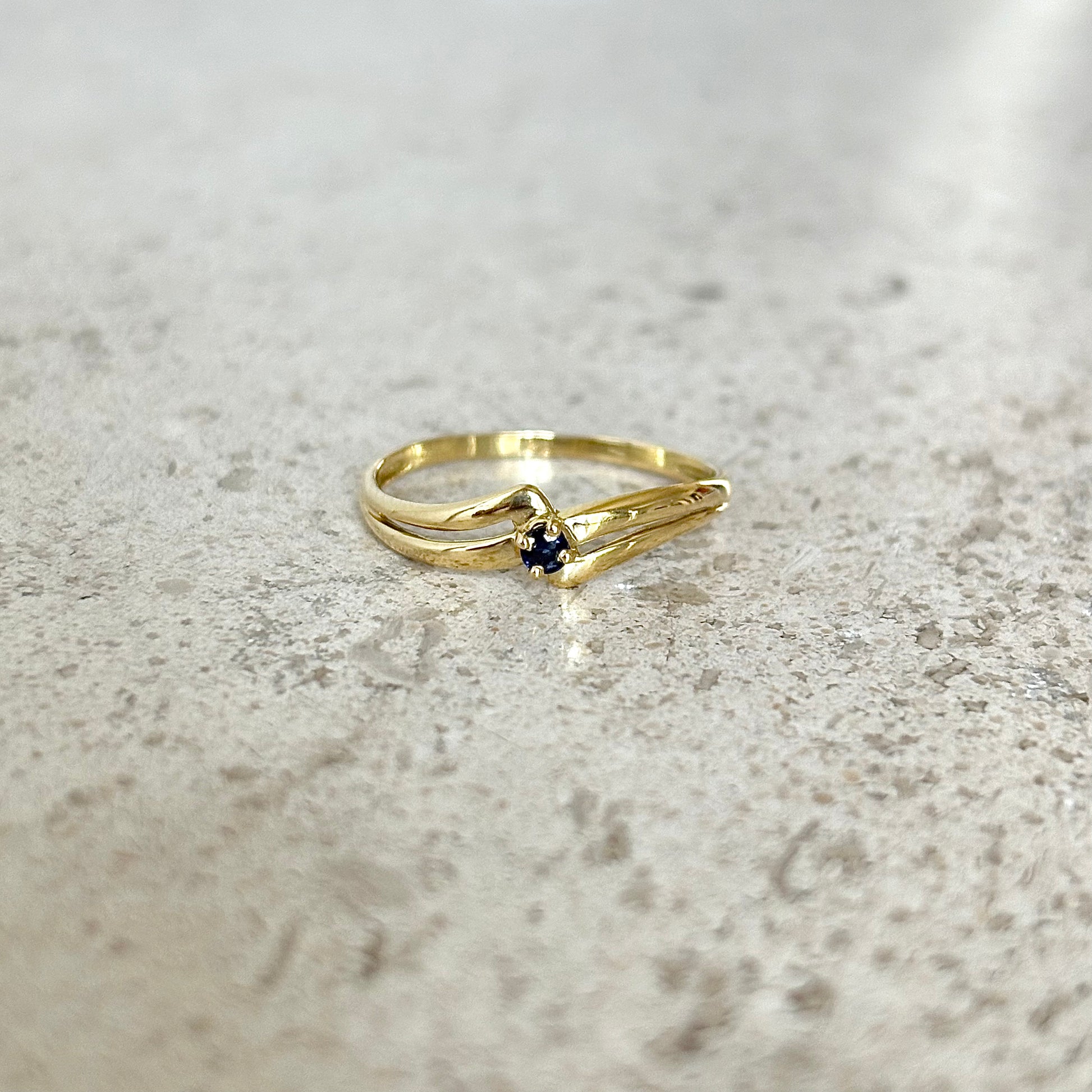 Bague - Or Jaune 750 & Saphir