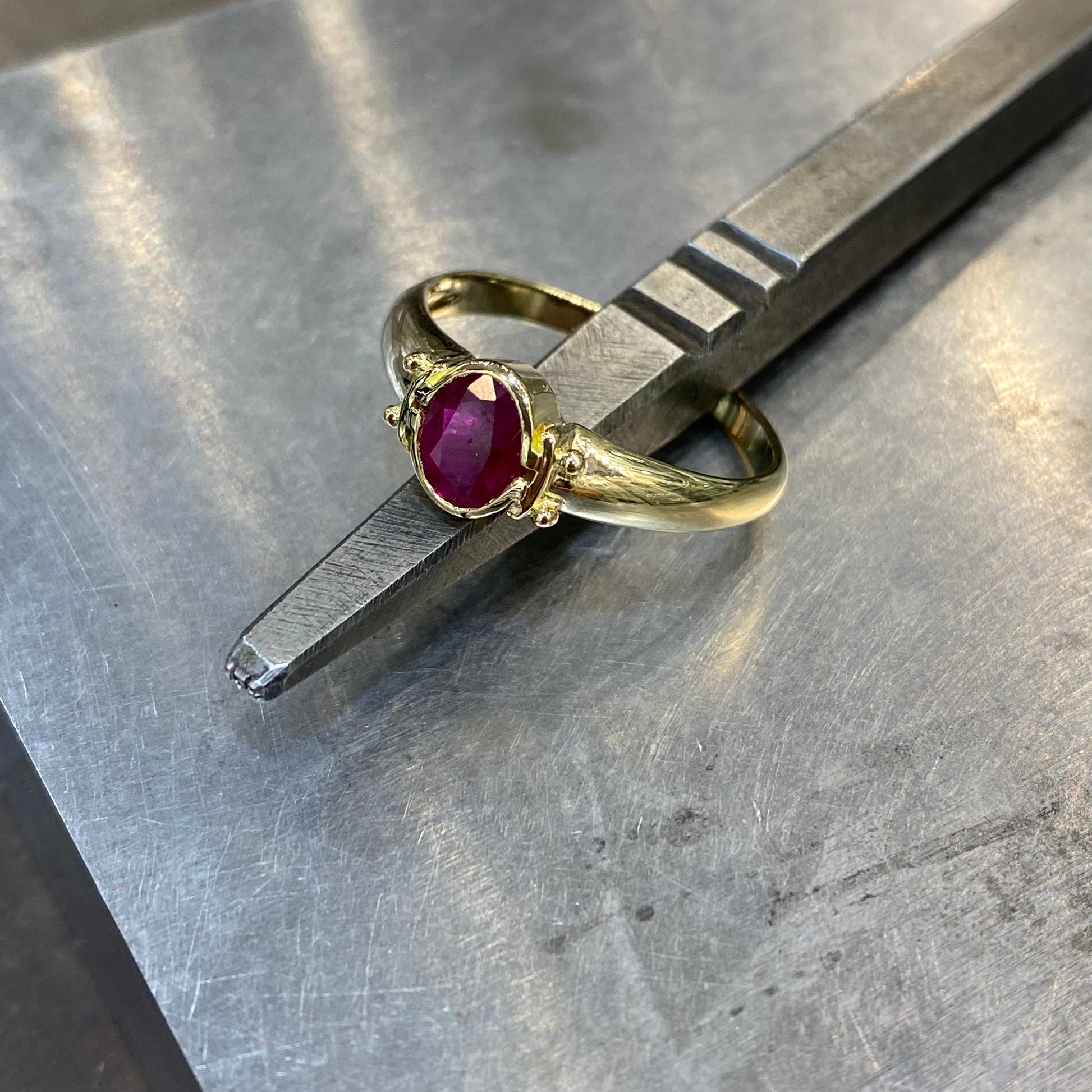 Bague Cadenas - Or Jaune 750 & Rubis Création Fremont