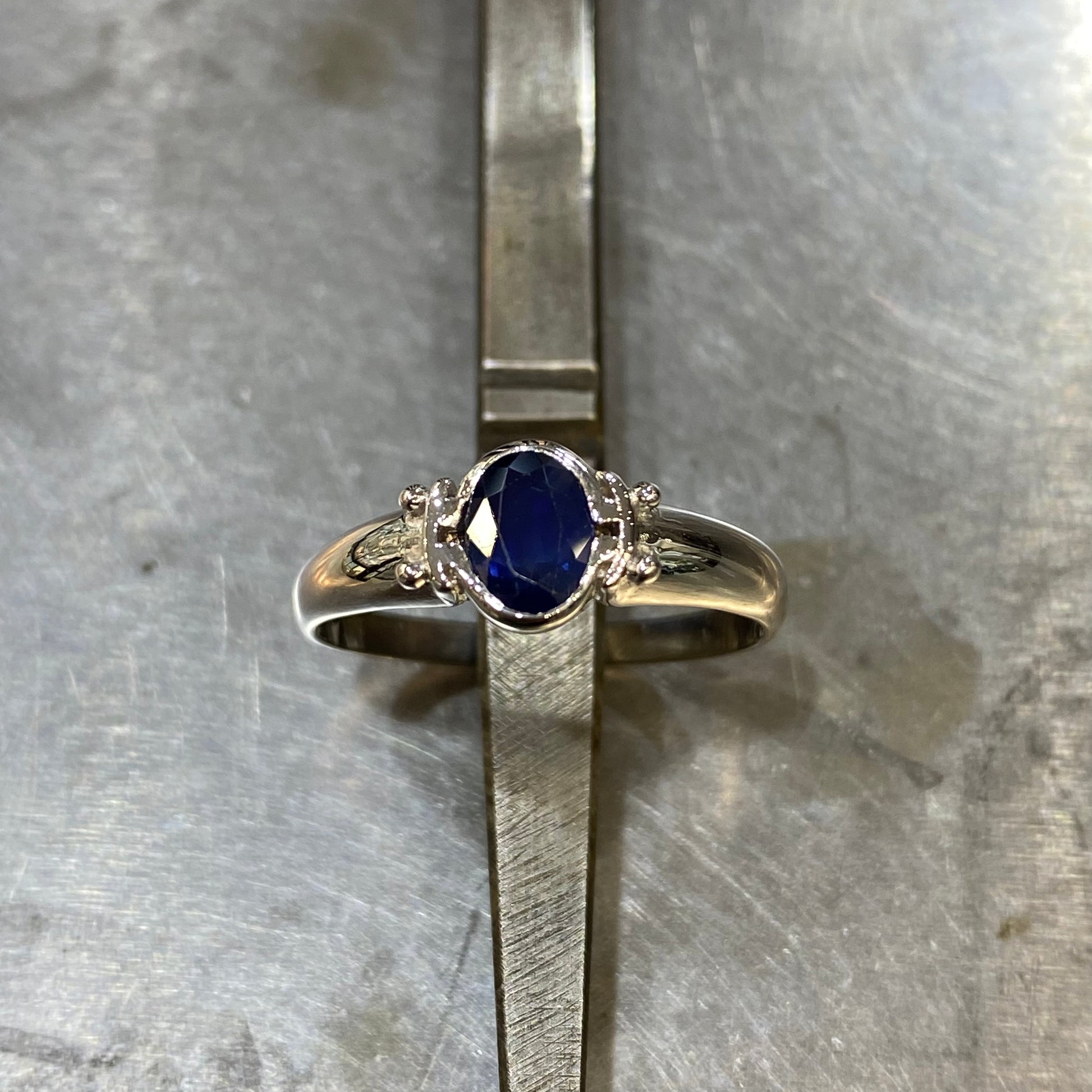 Bague Cadenas - Or Blanc 750 & Saphir Création Fremont